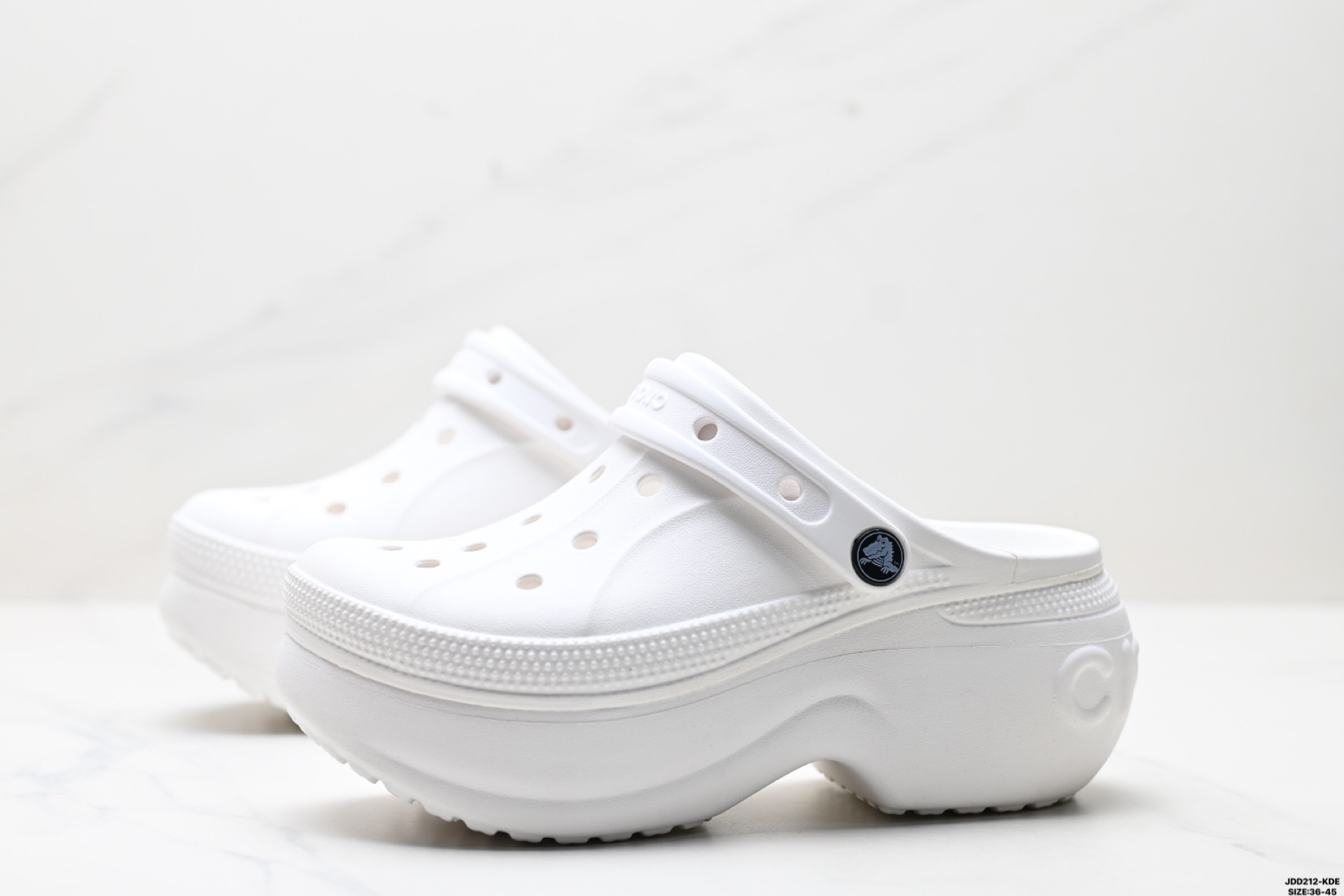 Crocs Simple Okrągłe Kapcie z Zamkniętymi Palcami 02