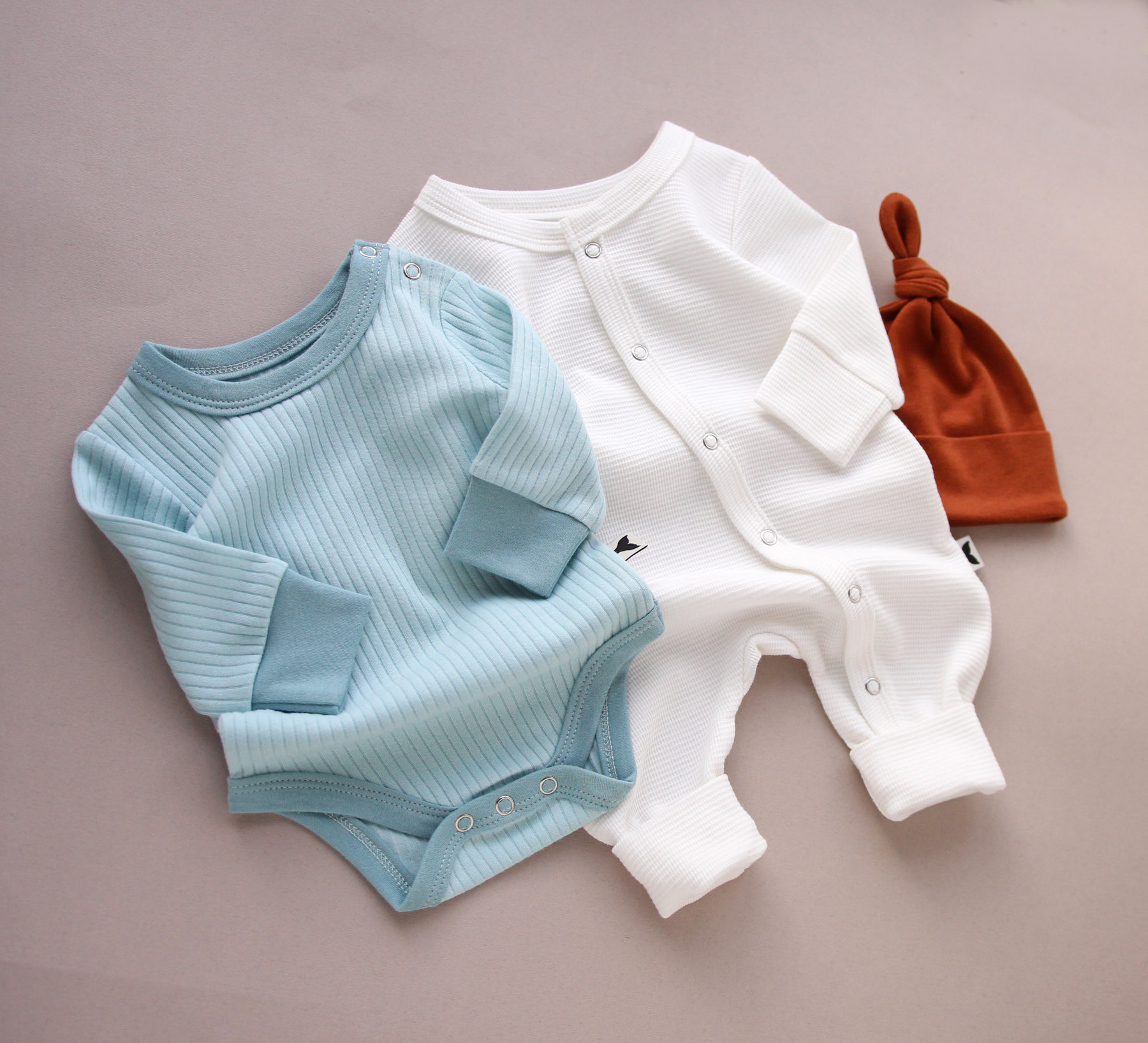 Комплект,  ромпер у вафельку, бодік та шапочка