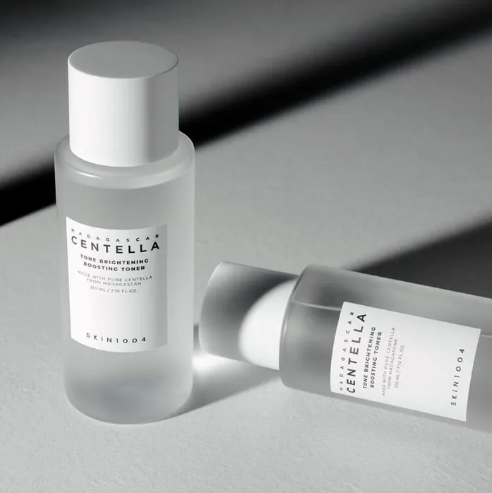 Освітлювальний тонер для обличчя з центеллою SKIN1004 Madagascar Centella Tone Brightening Boosting Toner, 210 мл