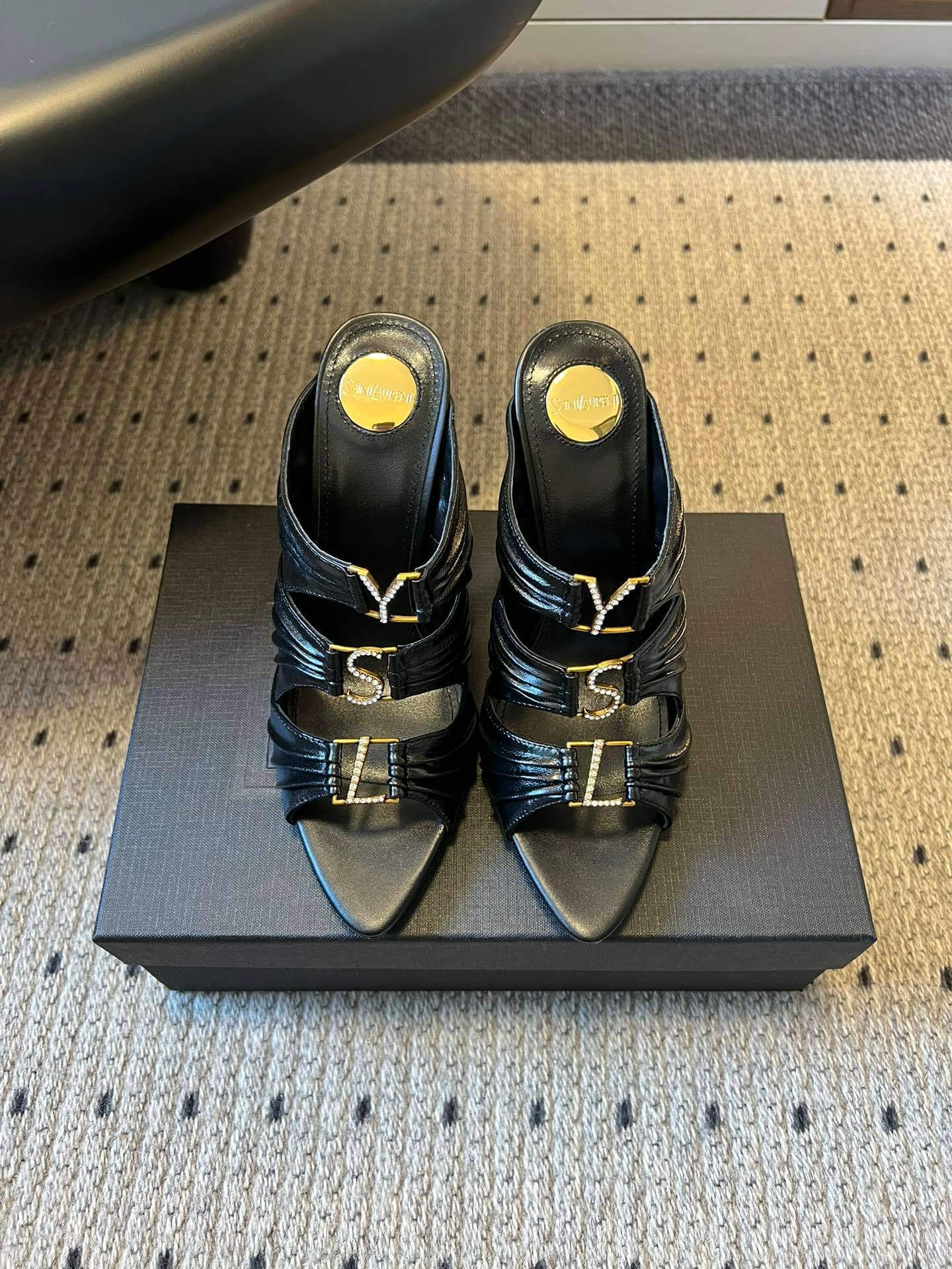 Yves Saint Laurent босоніжки
