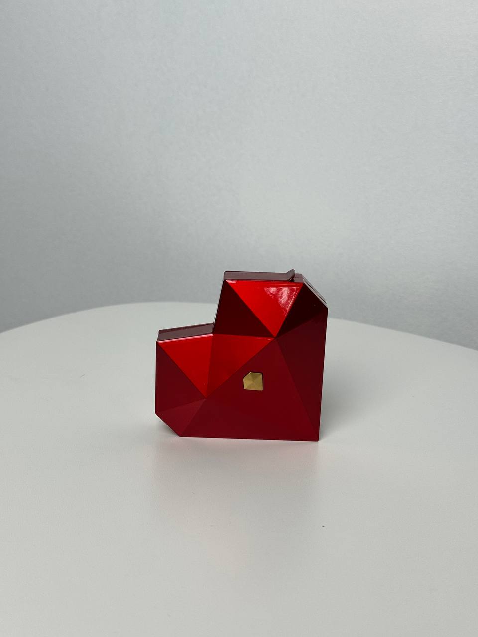 Сердечко з каблучкою червоного кольору ❤️