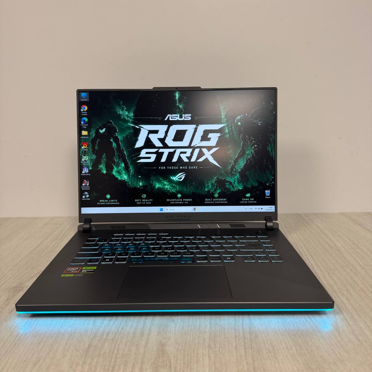 Asus ROG Strix G16 G614PP  Ryzen 9 7945HX