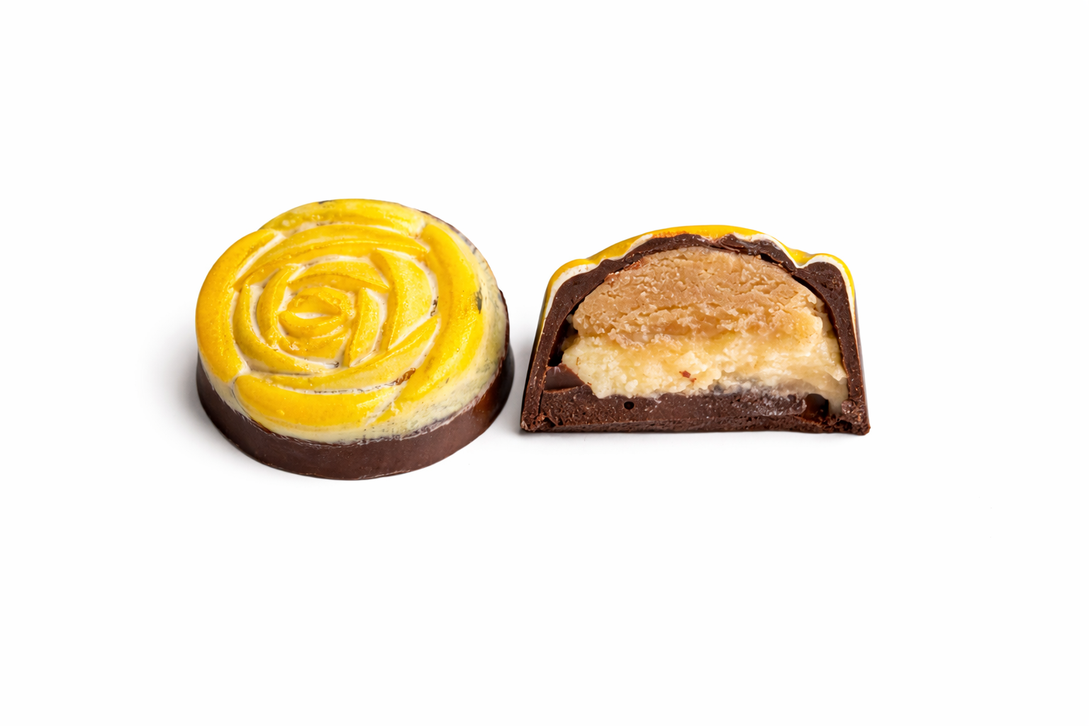 Цукерка-трояндочка з марципаном та білим ганашем з Бейлісом