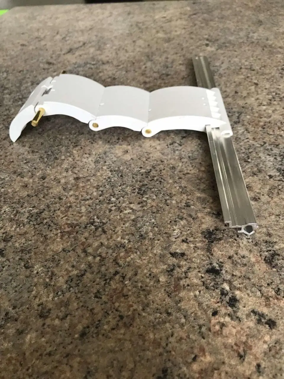 В2 Ригель блокуючий для захисних ролет аналог Alutech RGM3