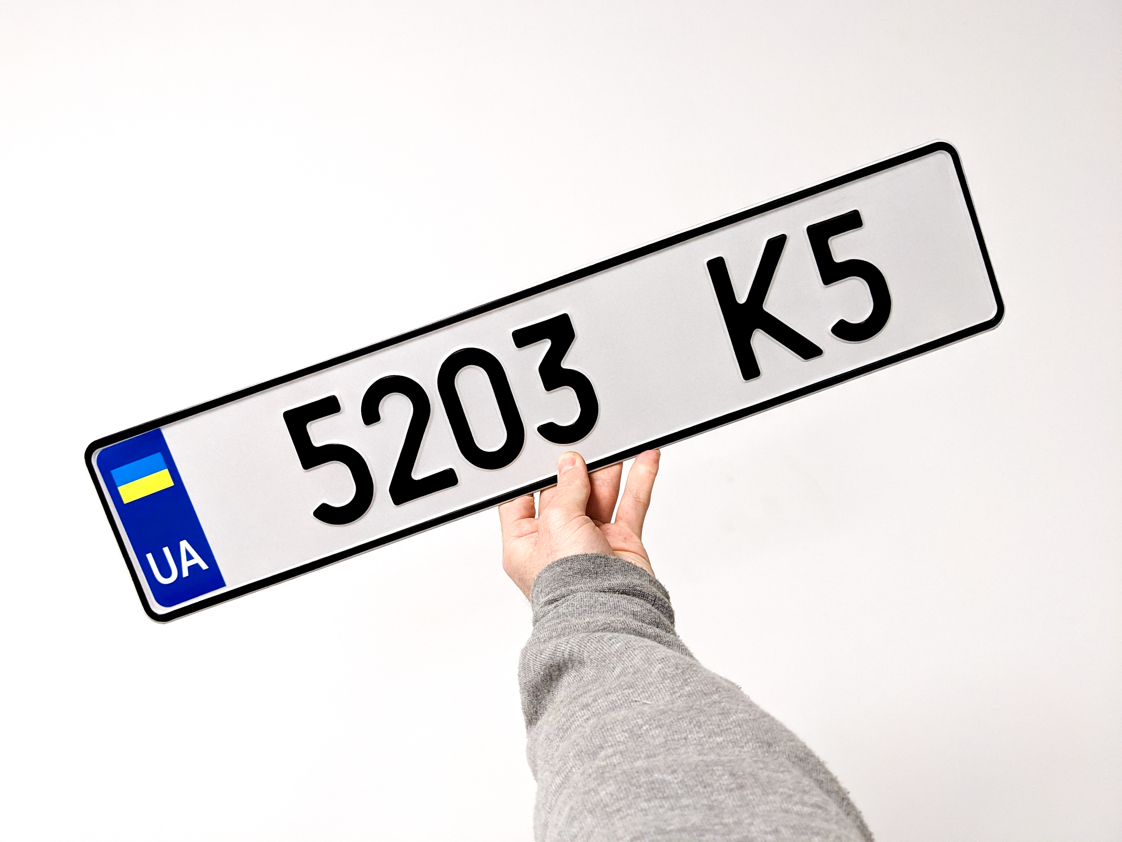 Сувенірний білий військовий номер у стандартному форматі 520х112 мм