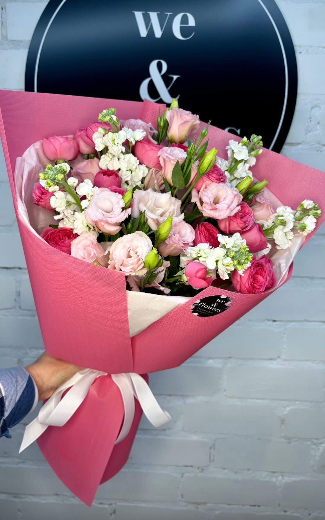Букет «Рожевий настрій» з піоновидною трояндою, матіолою та ніжно-рожевою еустомою