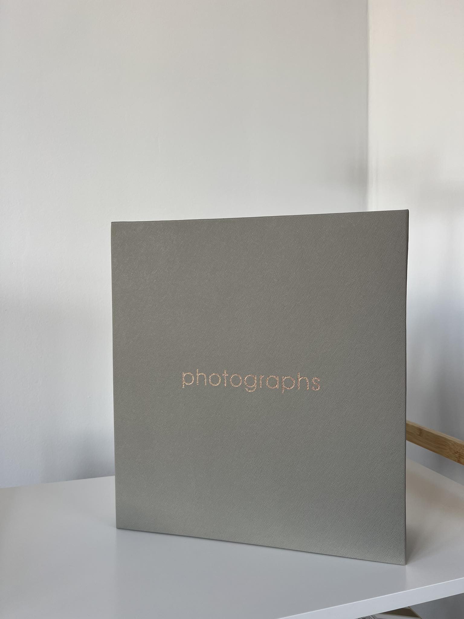 Фотоальбом на 500 фото "Photographs" сірий