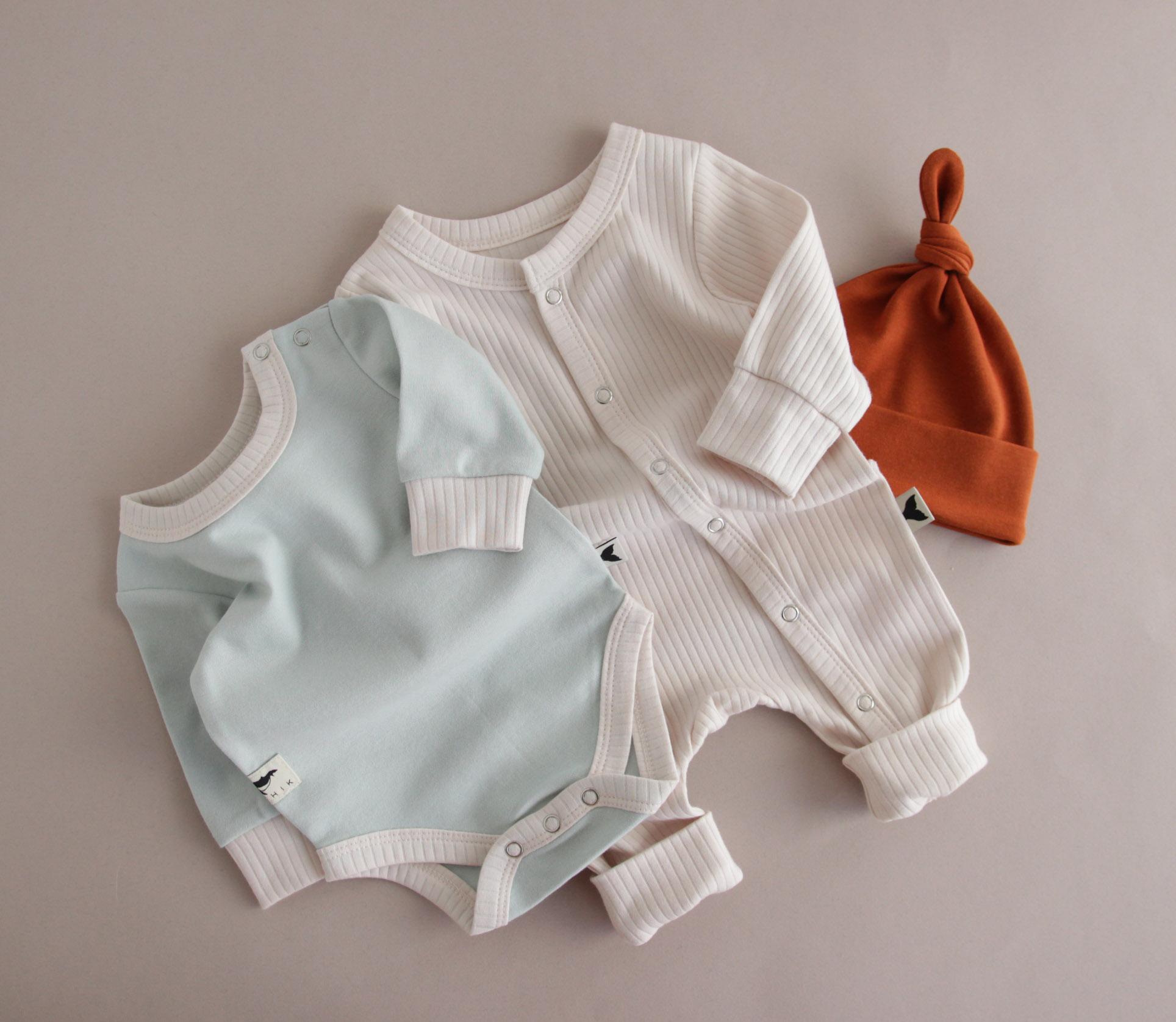 Комплект,  ромпер та шапочка для немовлят