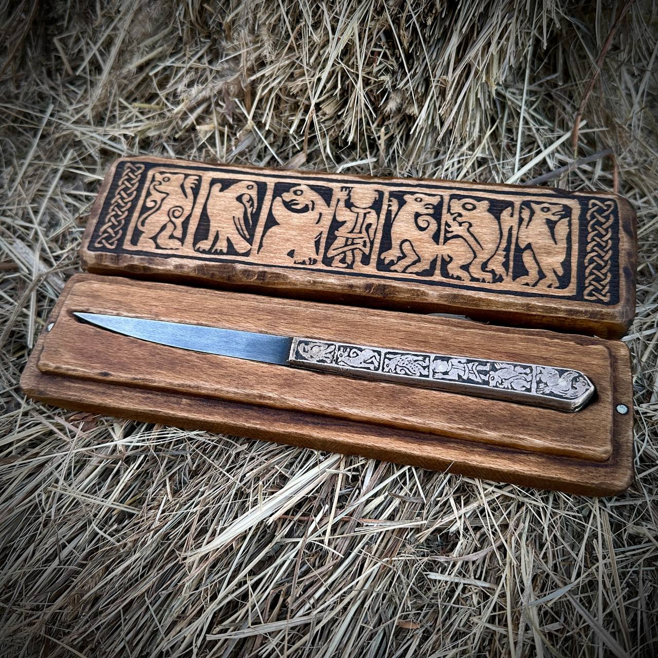 Ніж з Володимира - репліка знахідки ножа у дерев'яному футлярі