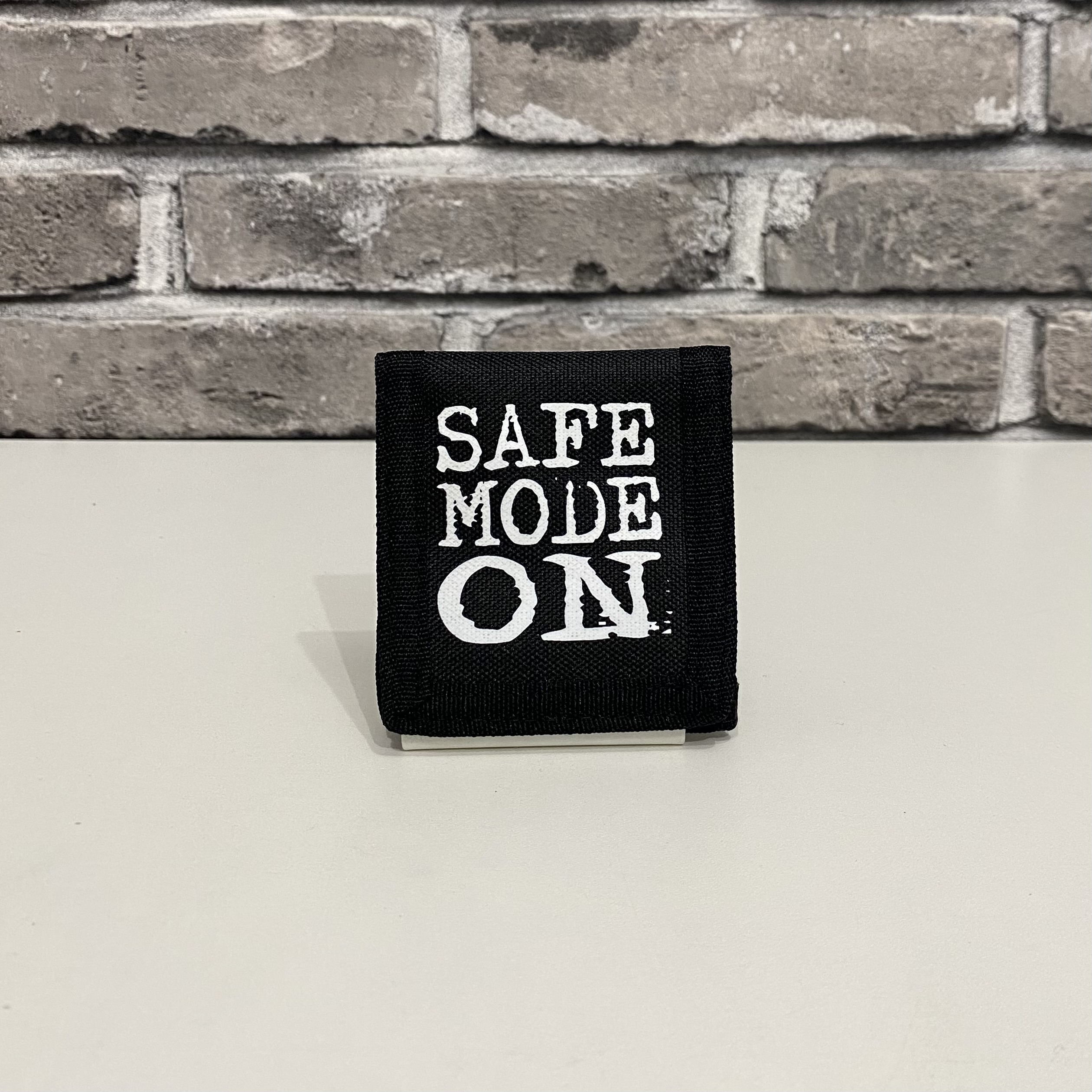 Компактна кондомниця 8×8 см