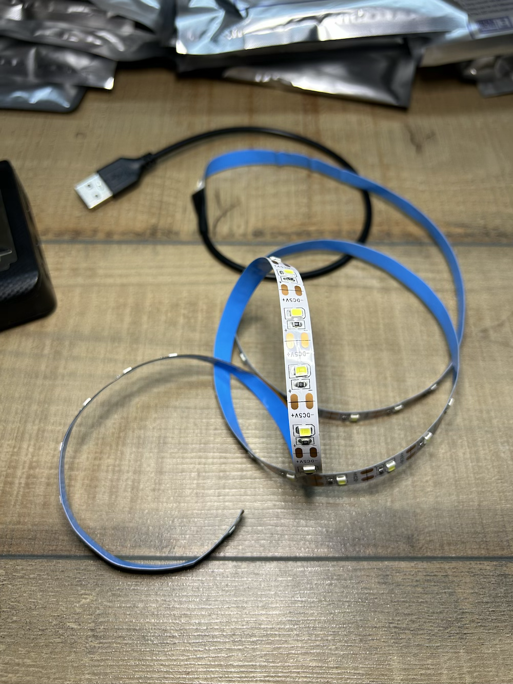 Led стрічка 5 вольт, 1 метр, 4.8 Вт/м, +USB (холодний-білий)