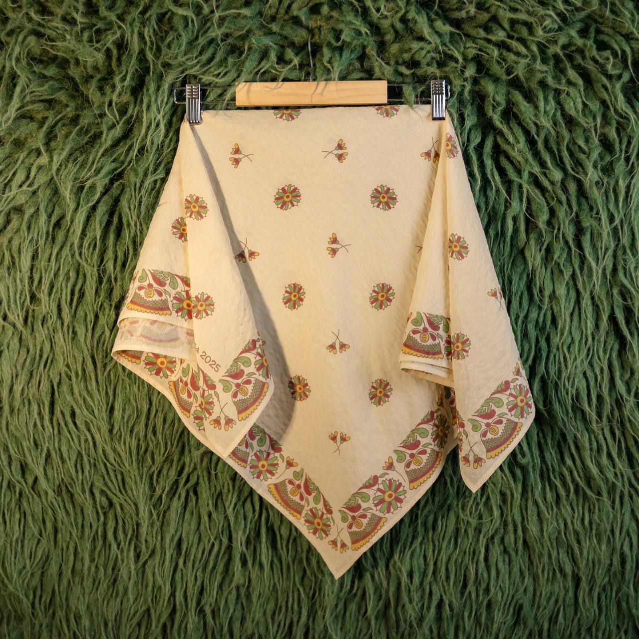 Вовняна хустка з косівським орнаментом, розмір 80х80