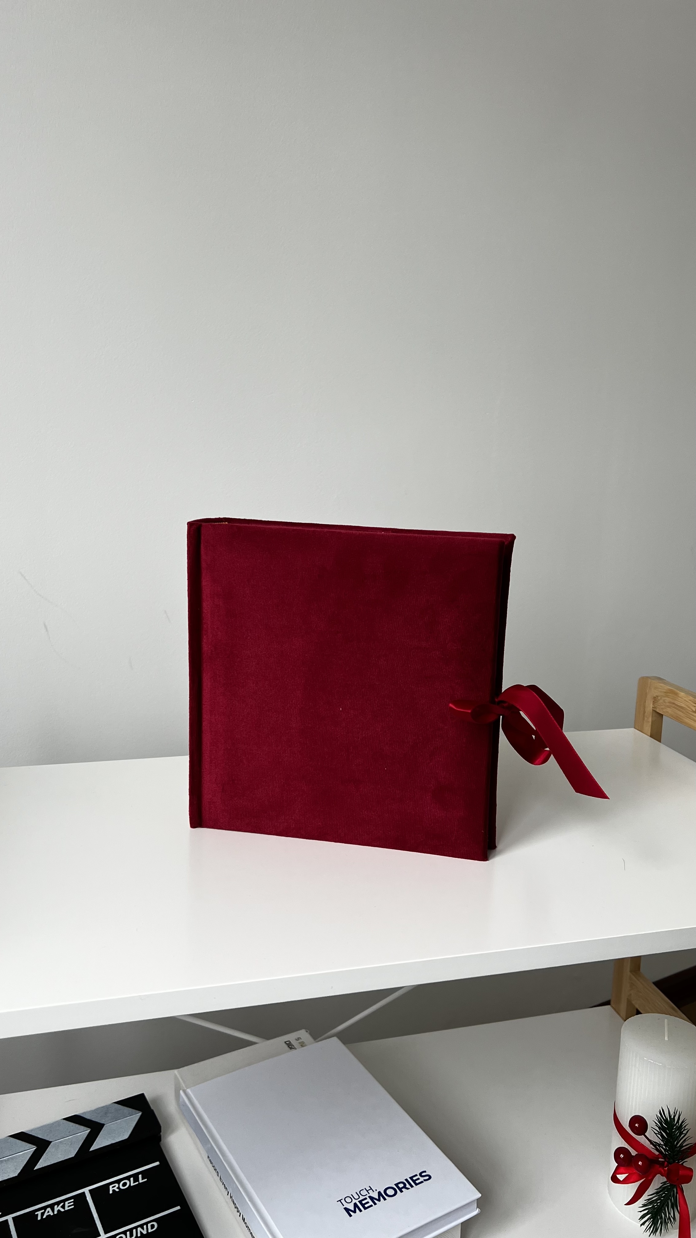 Файликовий велюровий альбом на 200 фото червоного кольору