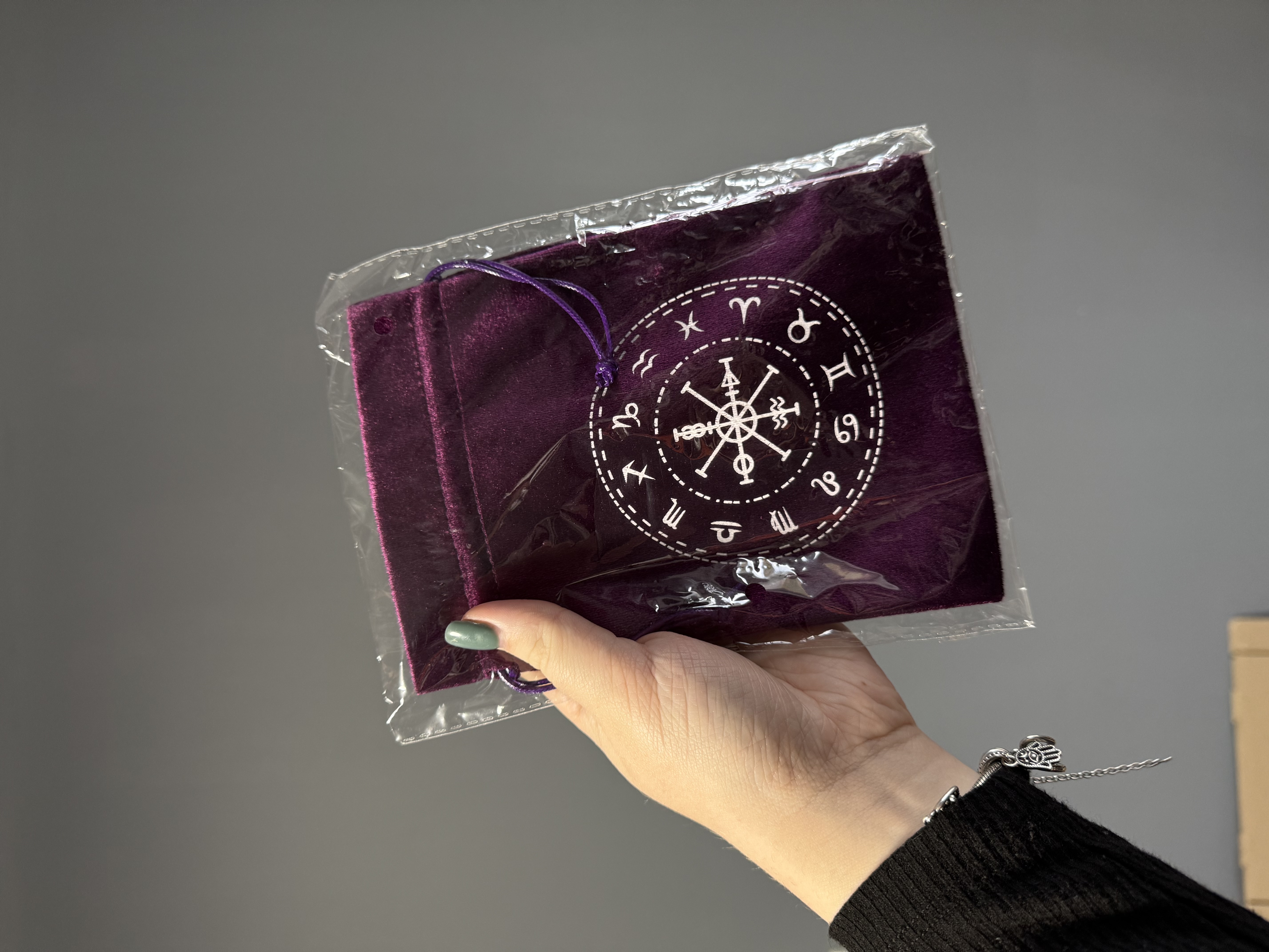 Оксамитовий мішечок «Зодіак» бордовий