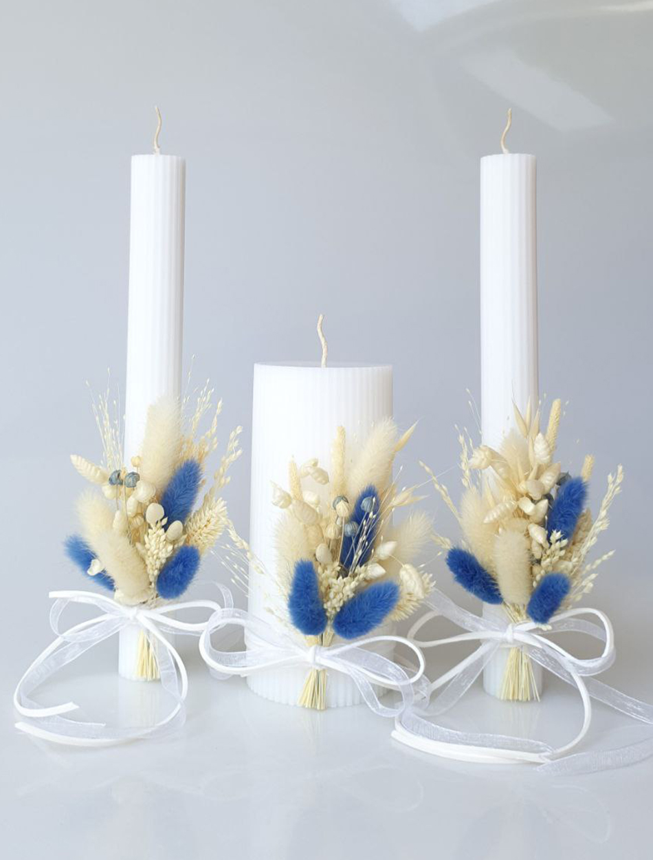 Сімейне вогнище смужка з синім сухоцвітом