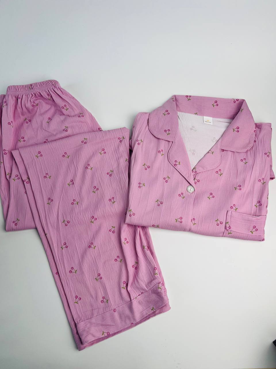 Жіноча піжама рожева з вишнями, одяг для сну, костюм для дому