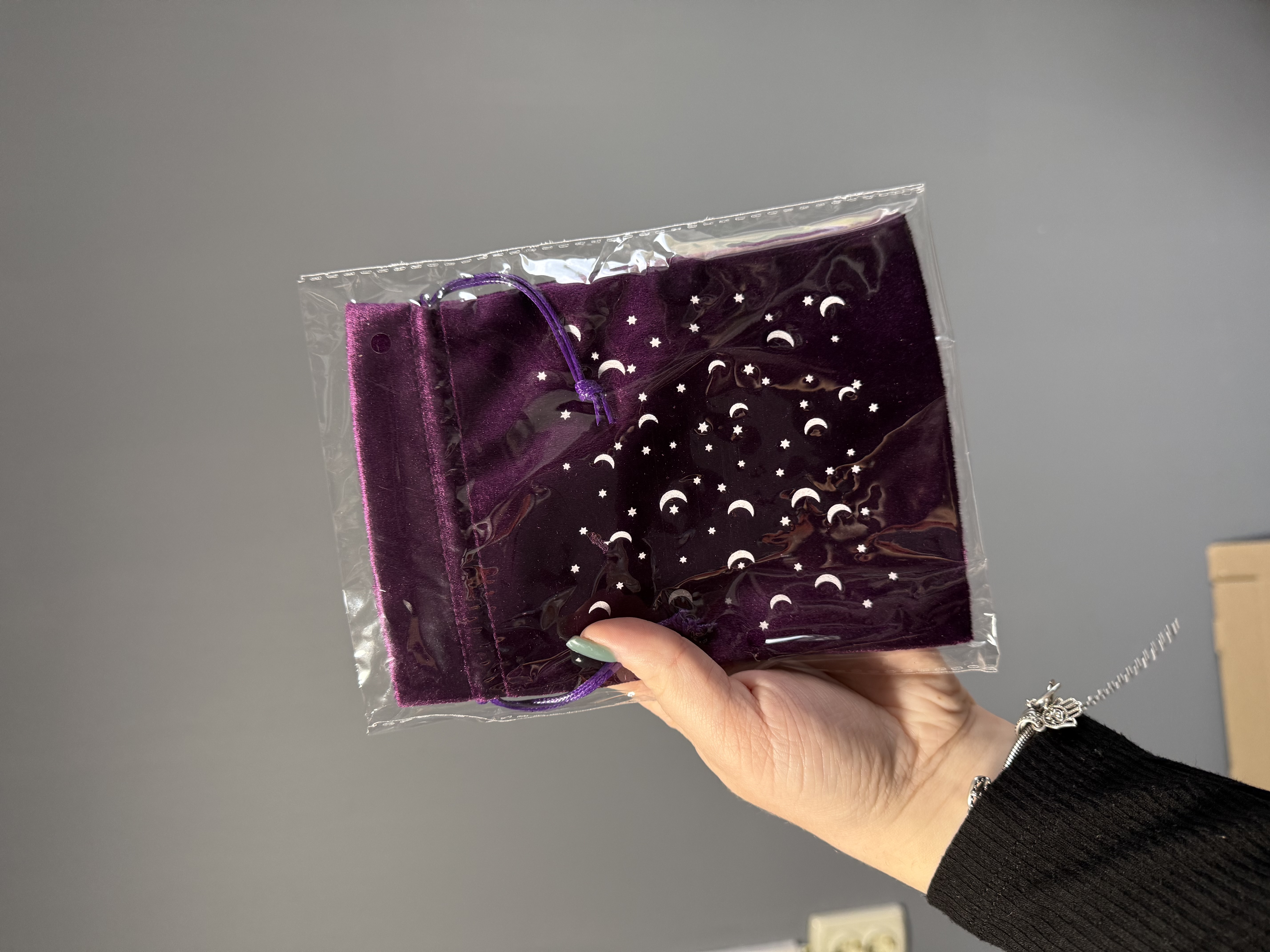 Оксамитовий мішечок «Місяць і зірки» бордовий/чорний