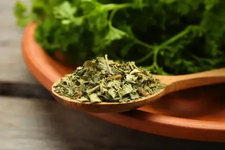 Петрушка сушена