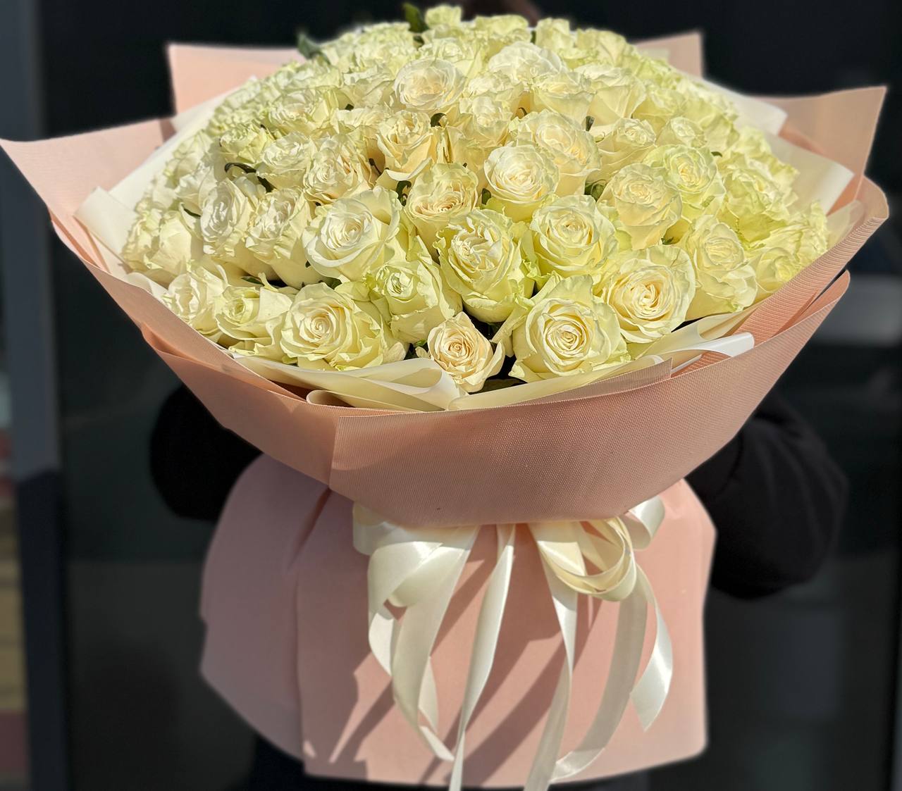 Букет із 75 троянд Мондіаль у пакуванні