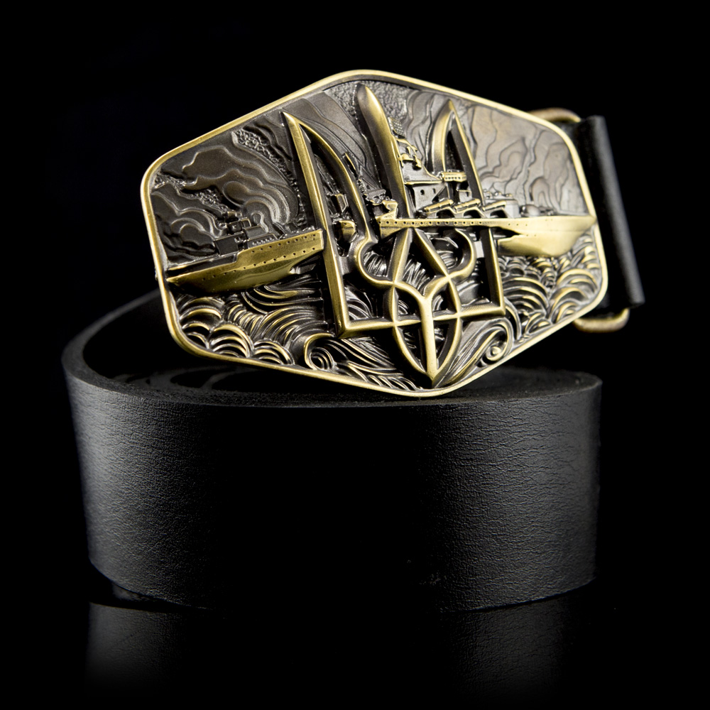 Leather belt with buckle