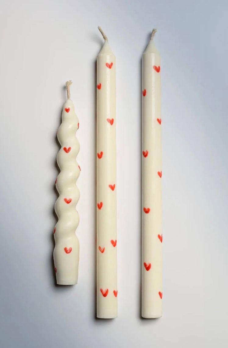 Love-is-Love – столові свічки у червоне серденько, набір з 3 шт