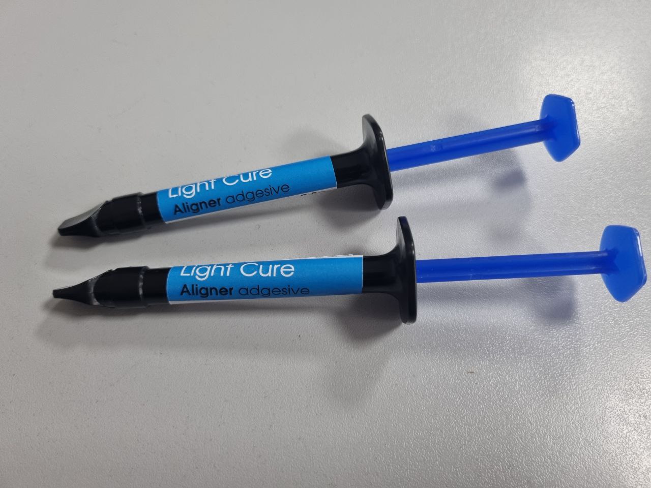 Матеріал для фіксації елайнерів