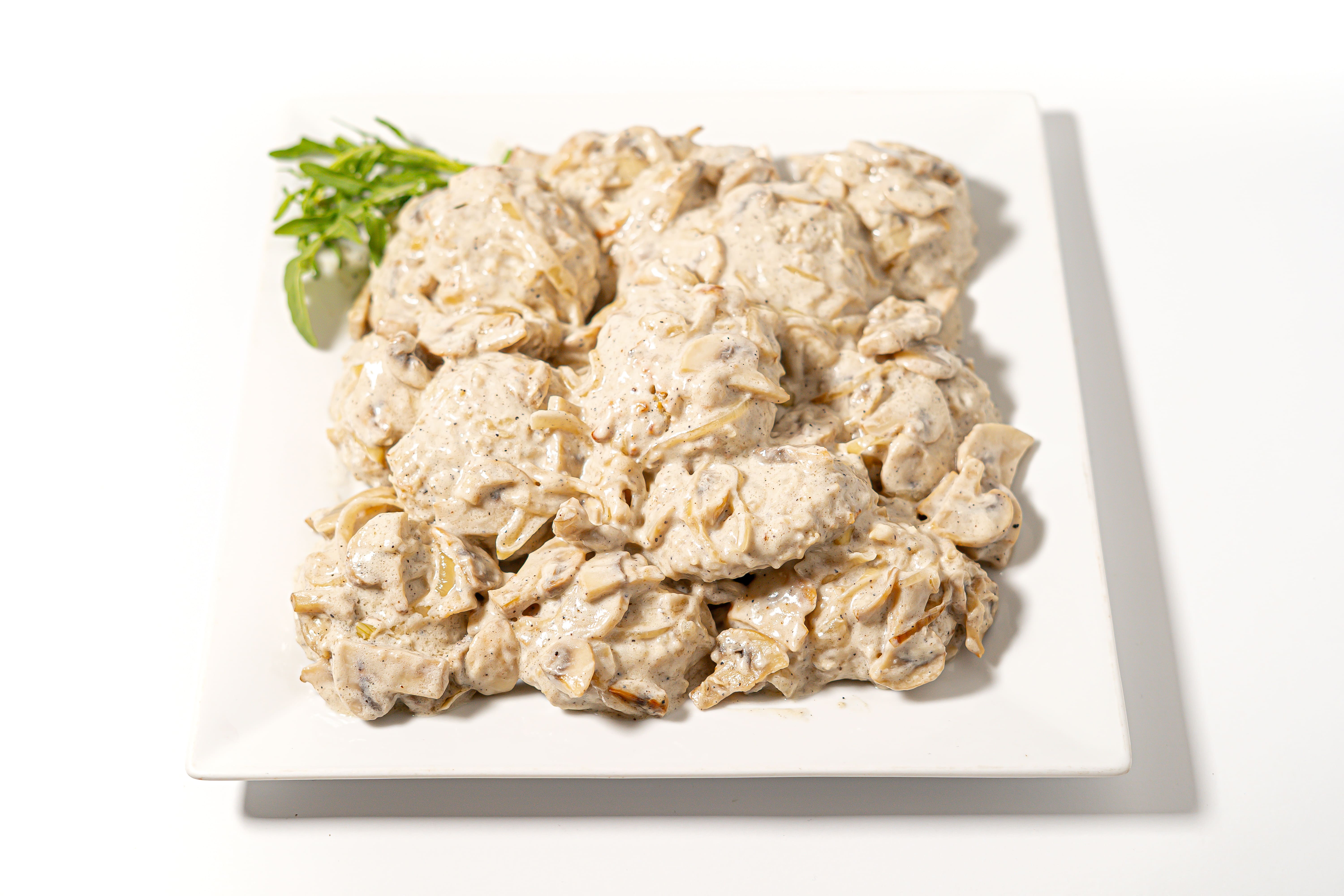 Тефтелі курячі в грибному соусі