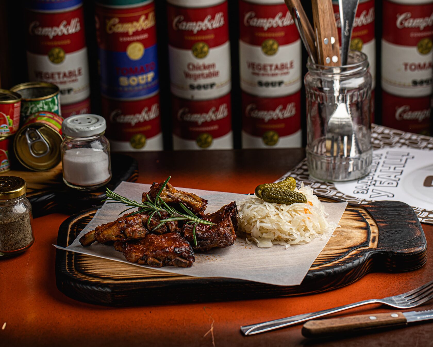 Ребра у гострому соусі