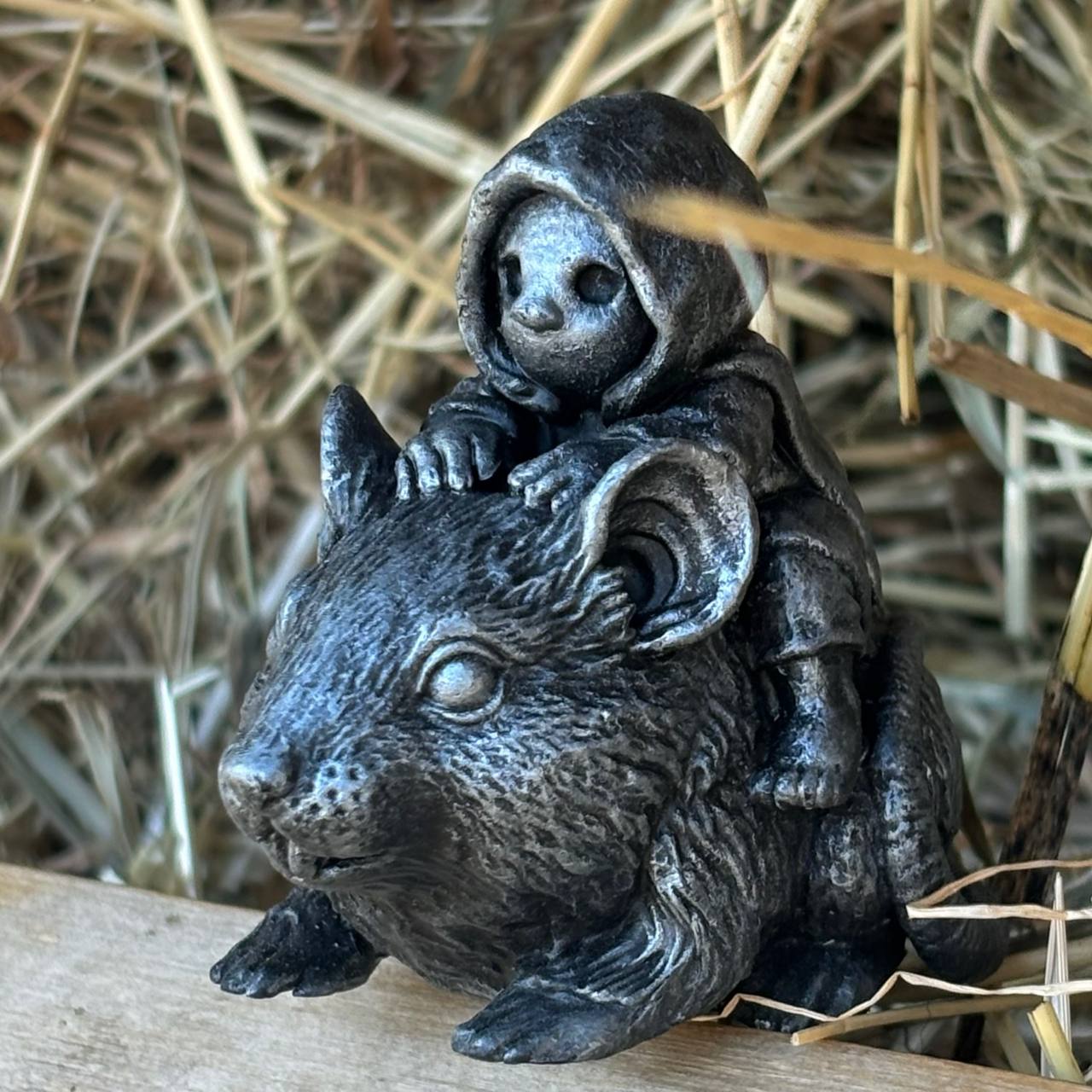 Фігурка Домовичок на мишці