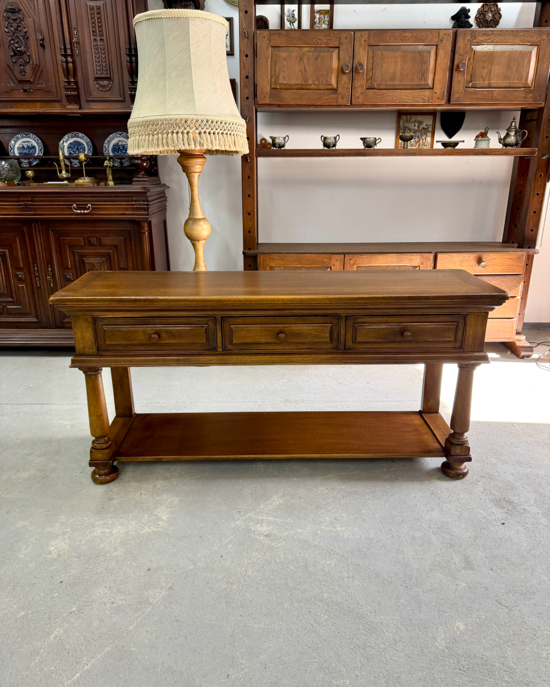 Дубовий комод ручної роботи