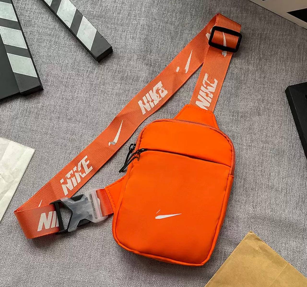 Сумка-месенджер Nike, помаранчева