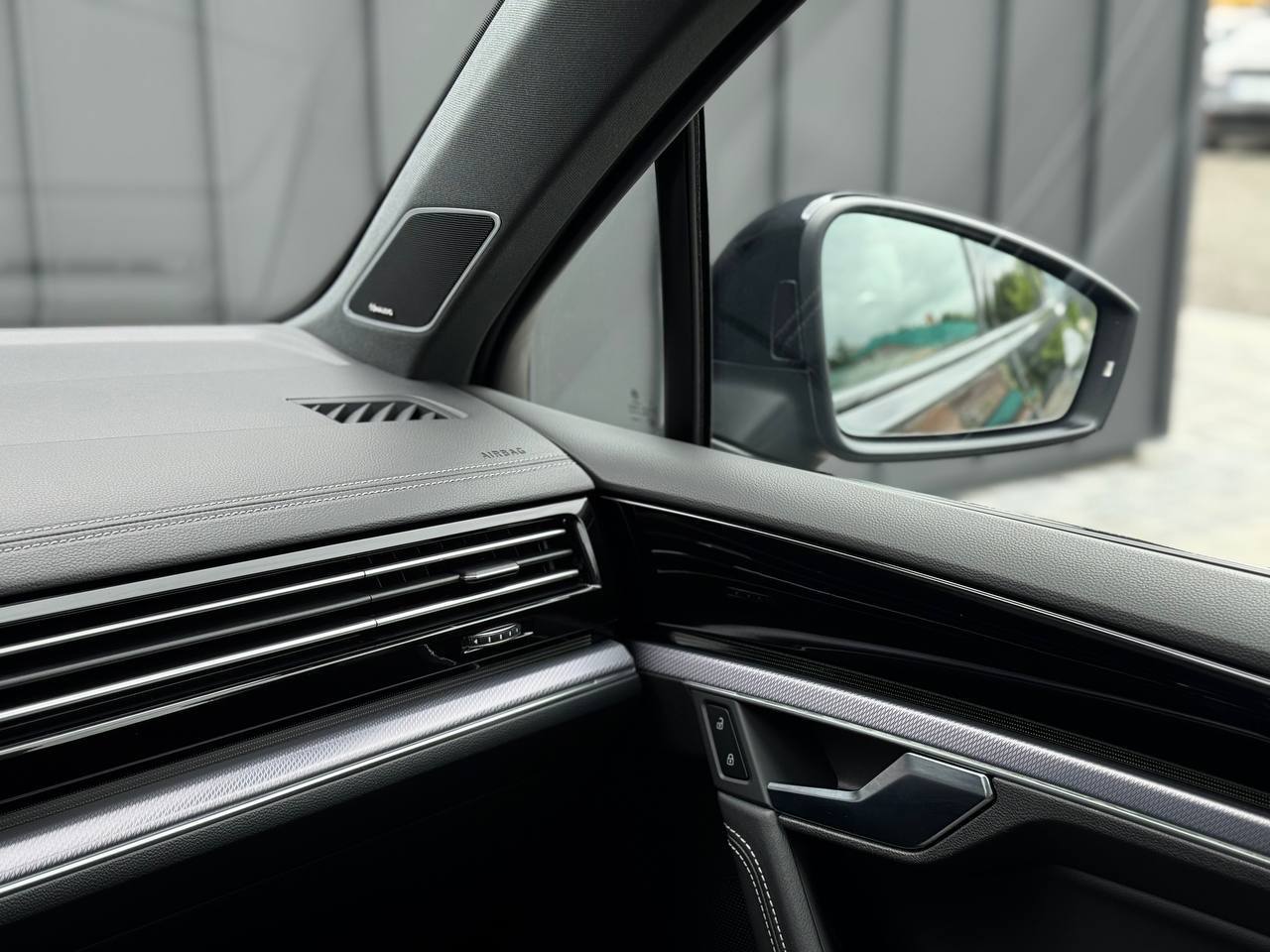 VW Touareg R-line 4Motion