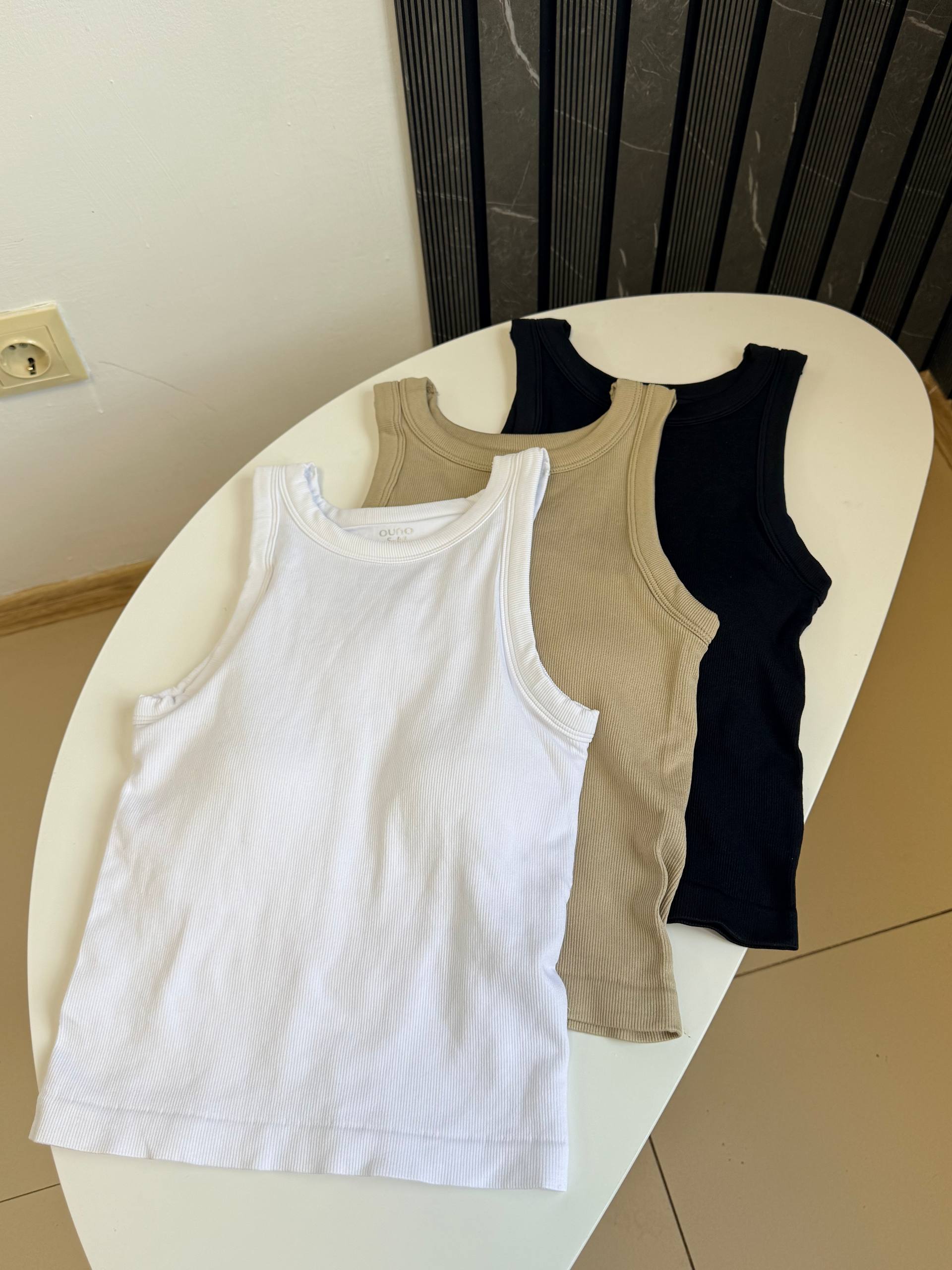 МАЙКИ З ЧАШЕЧКАМИ