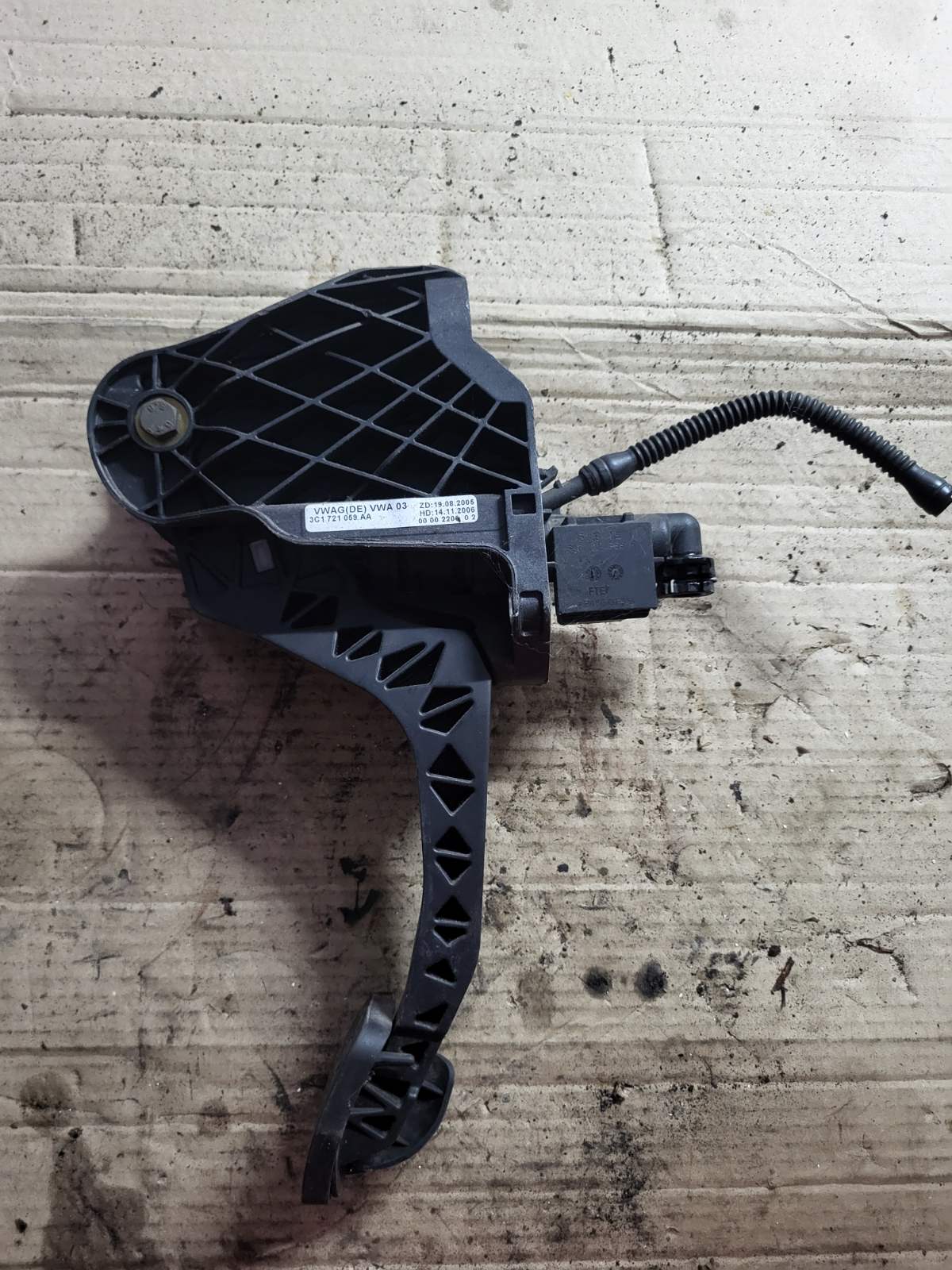 Педаль з циліндром щеплення Passat B6 BMP