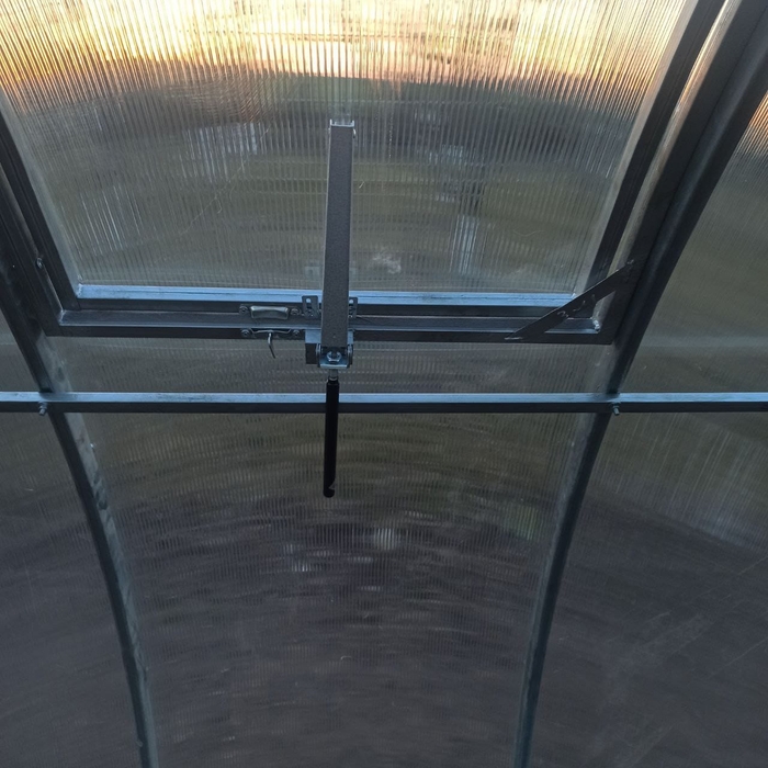 Automatische Dachfensteröffner für Rundbogen-Gewächshaus