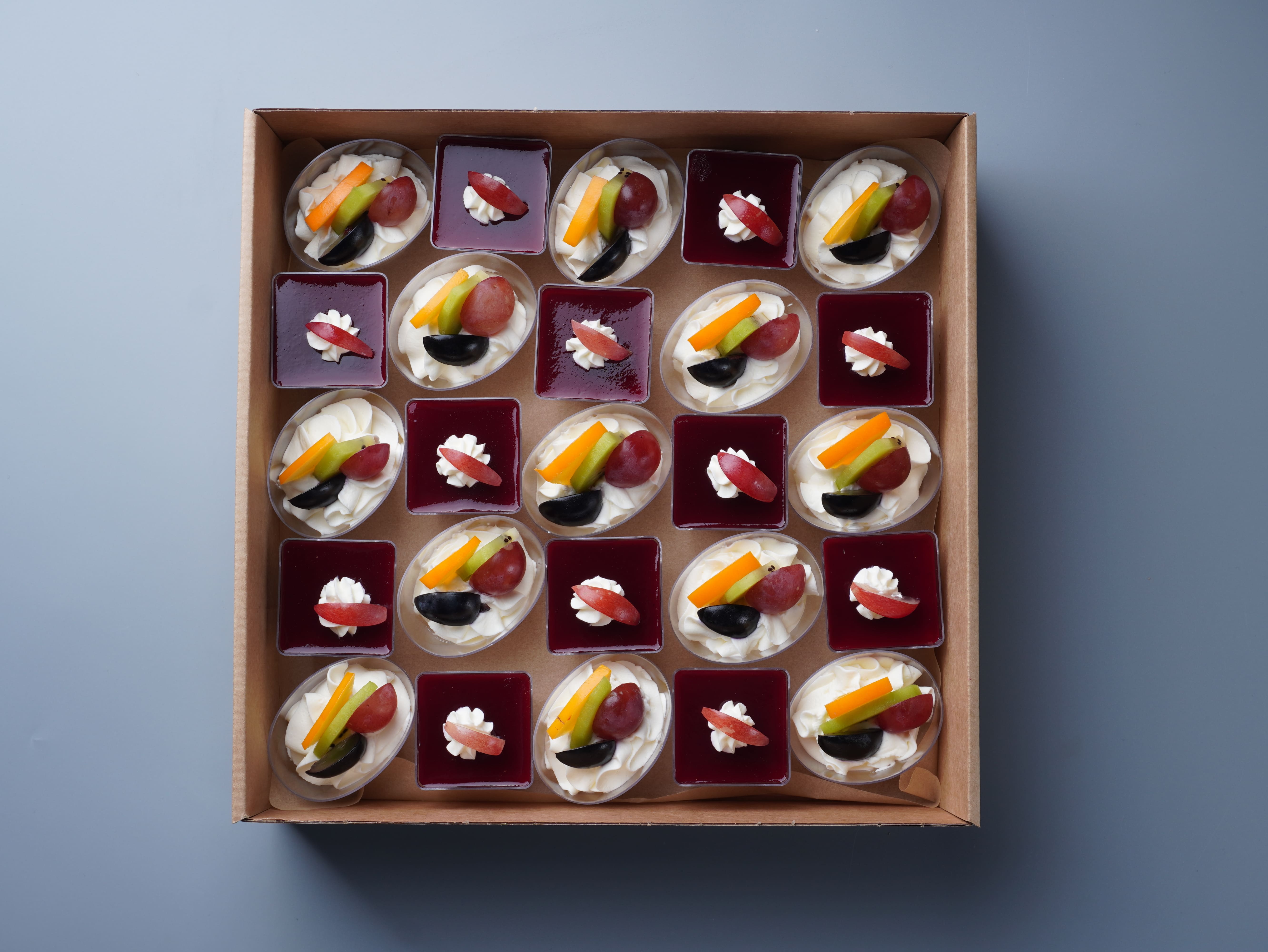 Sweet Dessert Box (25шт - 1250мл)