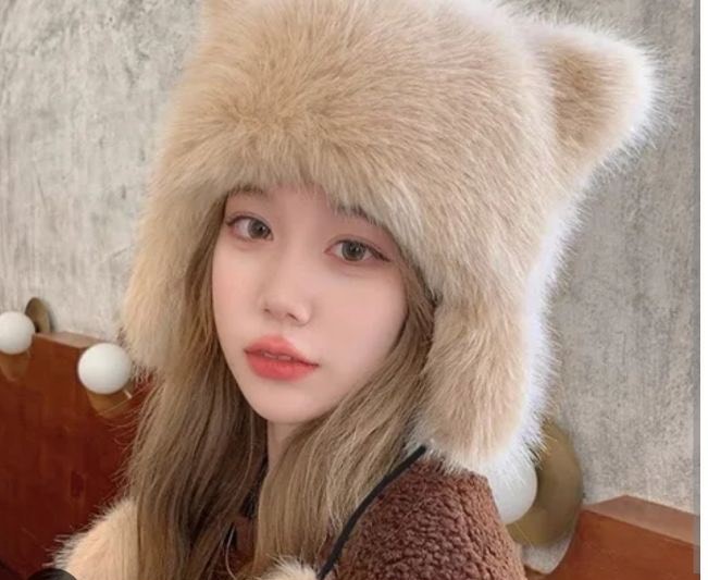 Пухнаста шапка з вушками та хвостиком, бежева