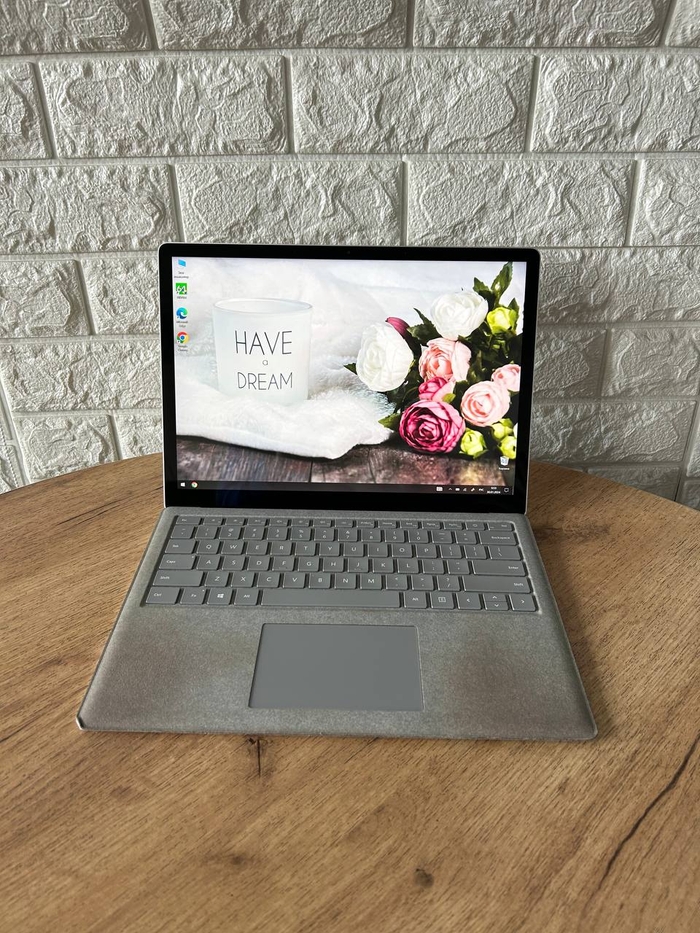 Сенсорний Microsoft Surface Laptop (уцінка)