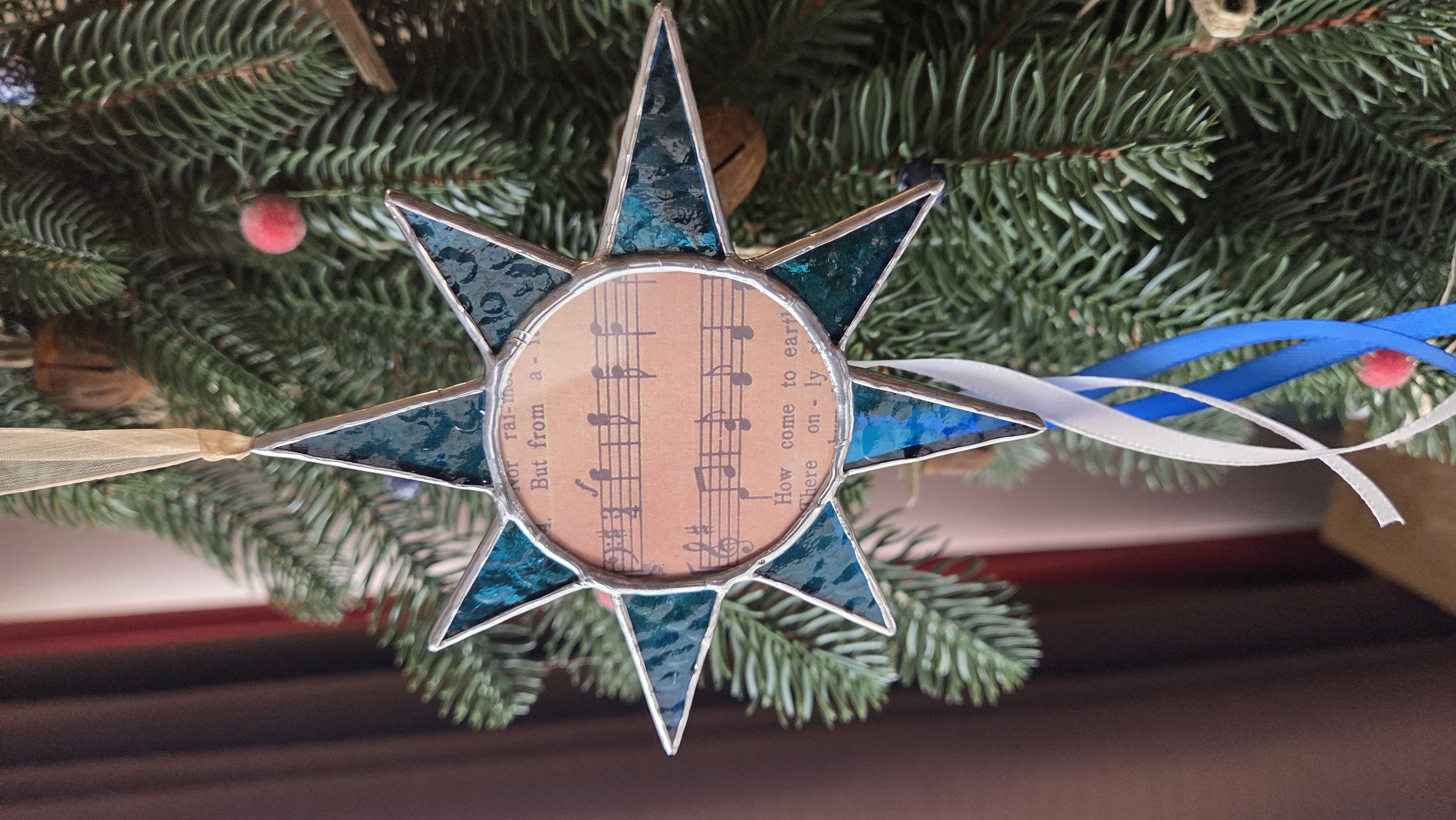 Зірка різдвяна з нотами