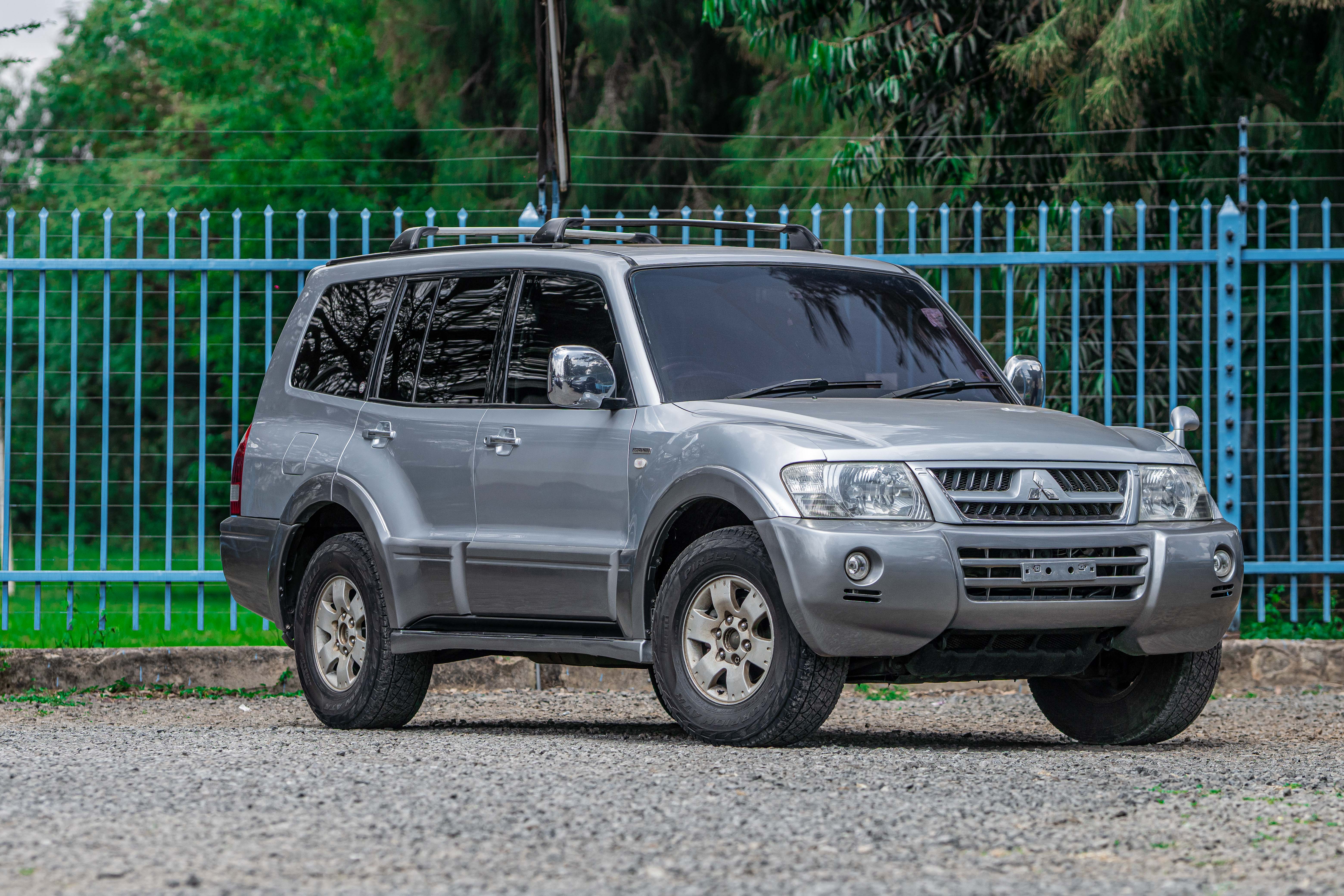 MITSUBISHI PAJERO
