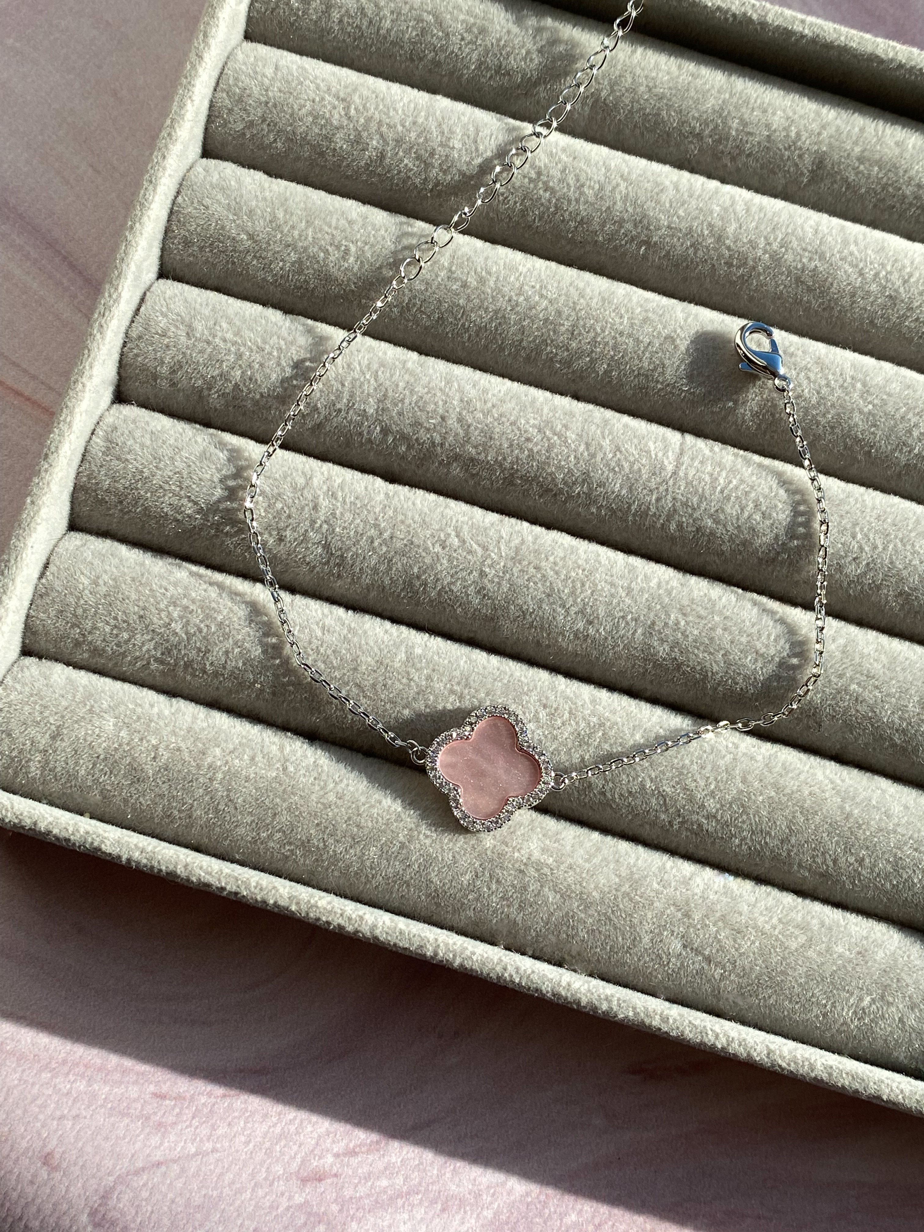 Браслет Клевер рожевий перламутр