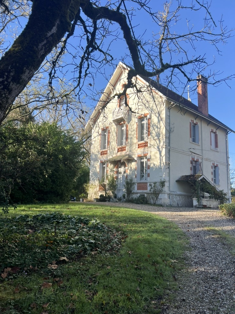Très belle maison de maître en pleine nature à proximité d'un village