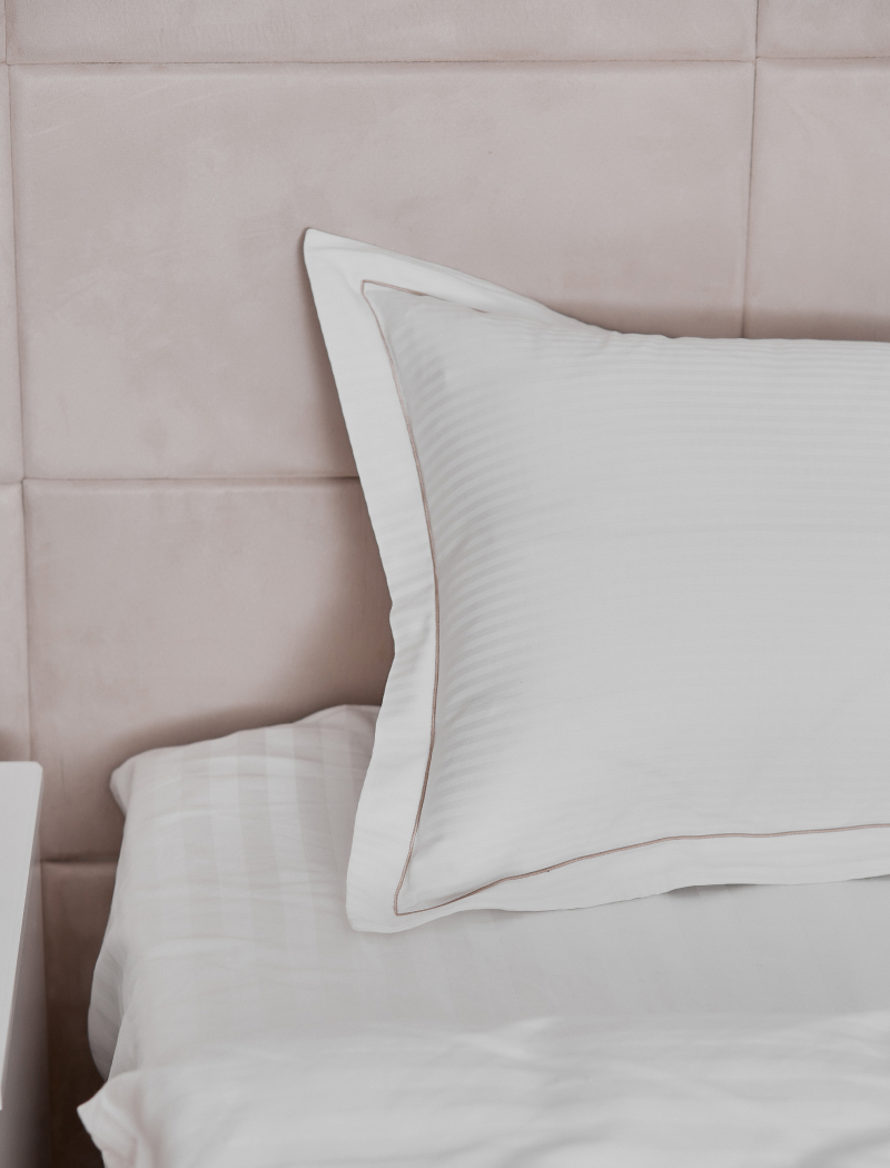 Pillow cover with borders 