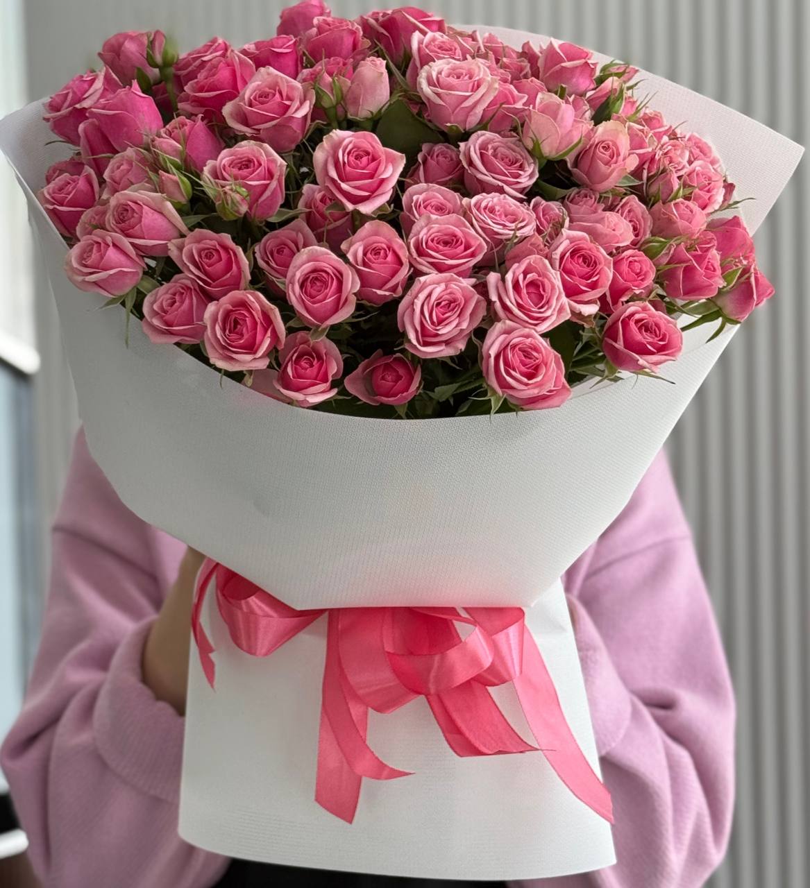Букет із рожевої троянди спрей