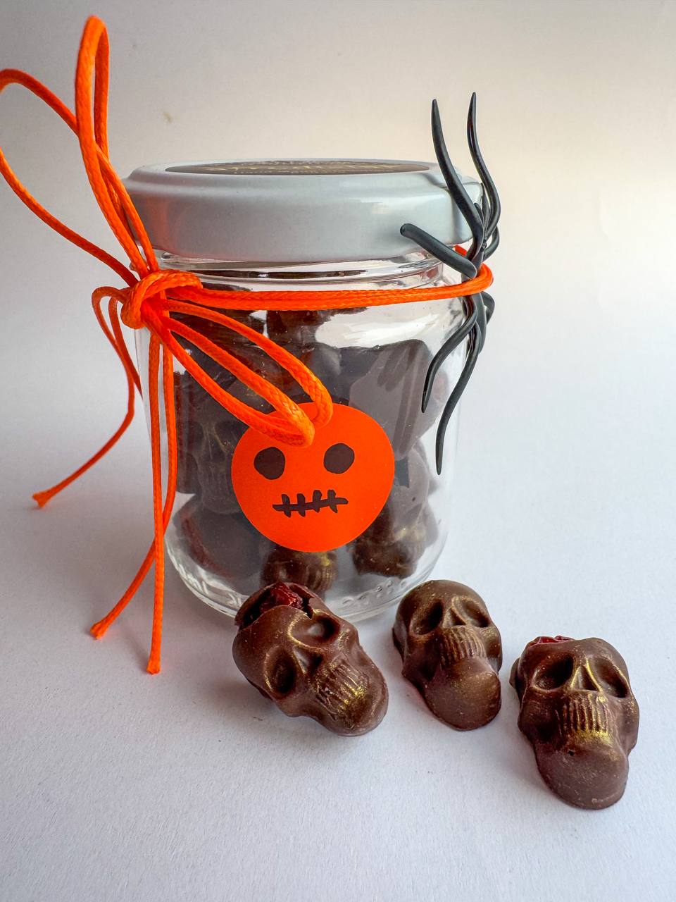 Баночка черепів