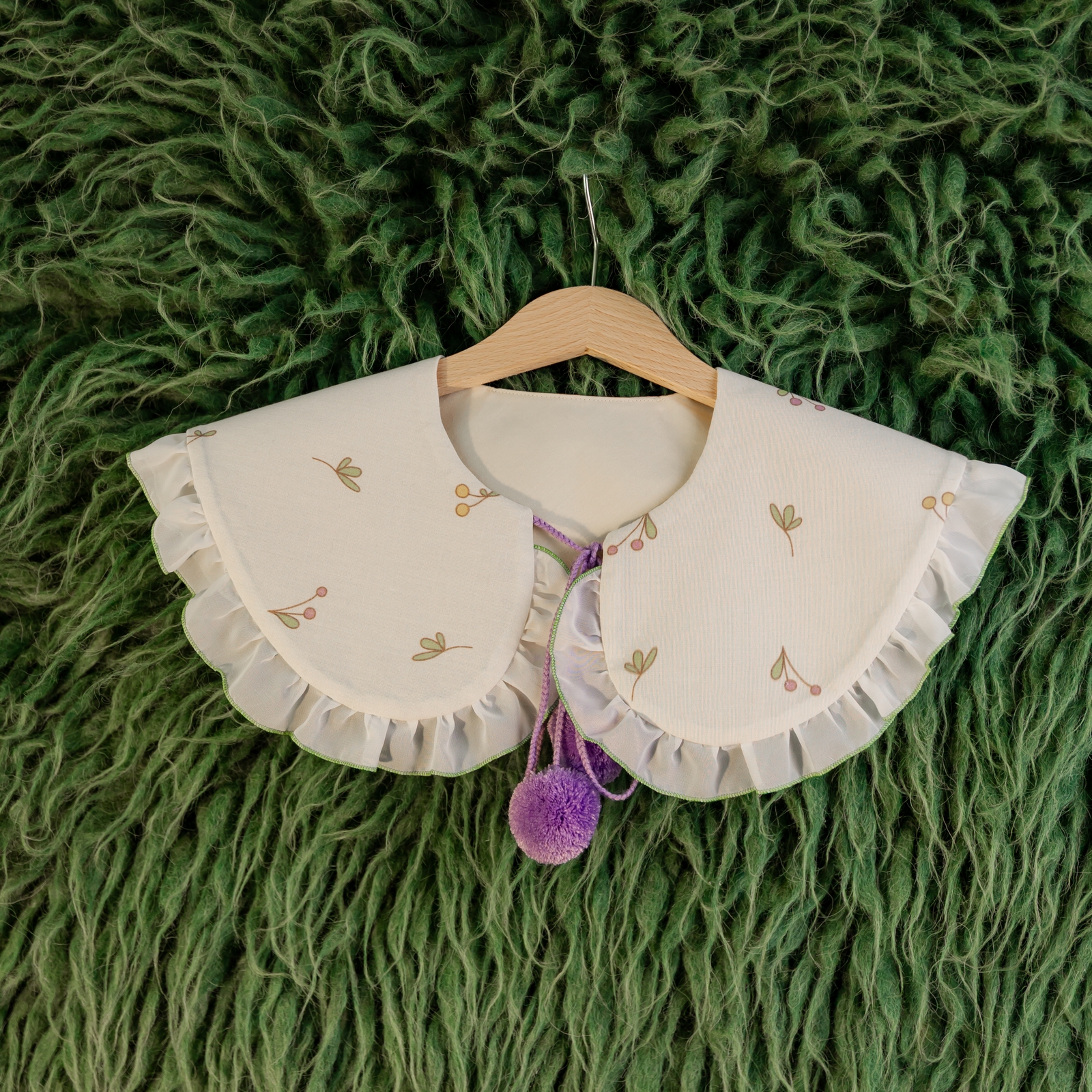 Комірець з кутасиками