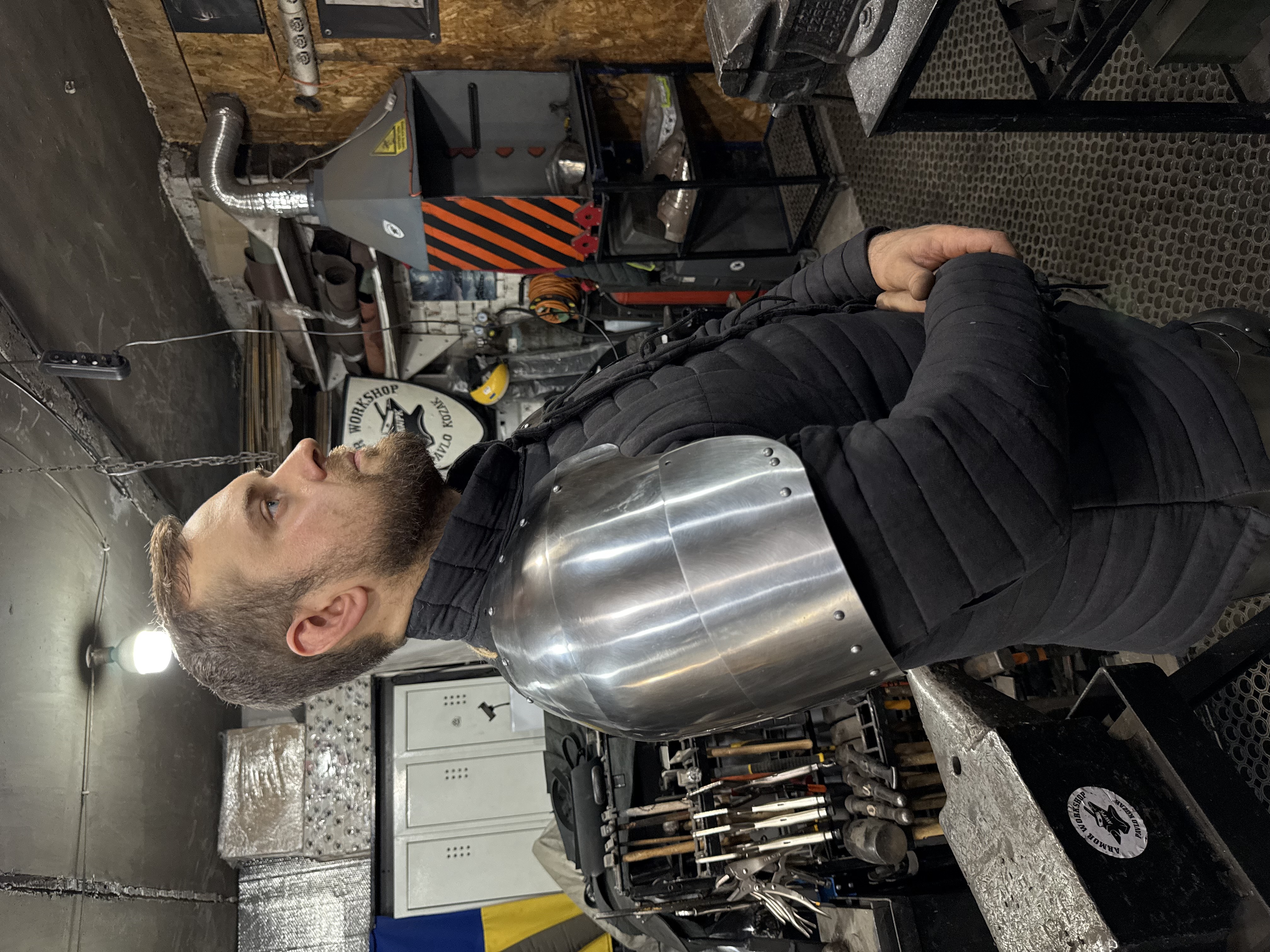 Armor shoulders model 3 « wide back»