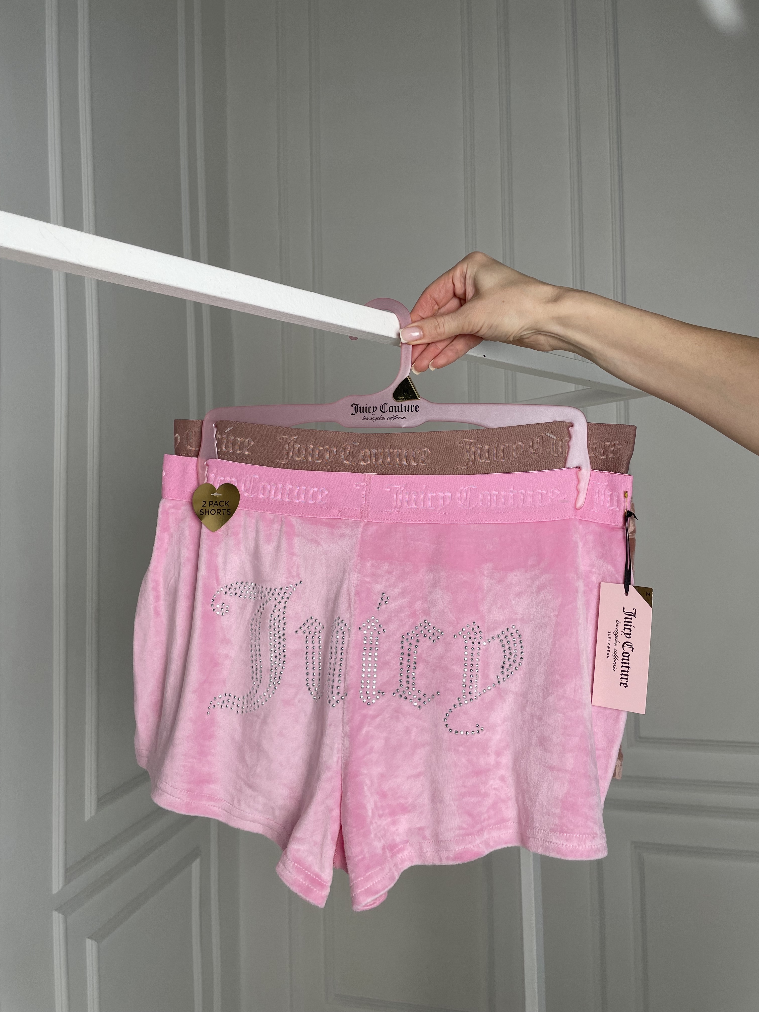 Шорти Juicy Couture Women's 2-Pack Sleep and Lounge Velvet Fleece Dolphin Shorts рожеві/бежеві