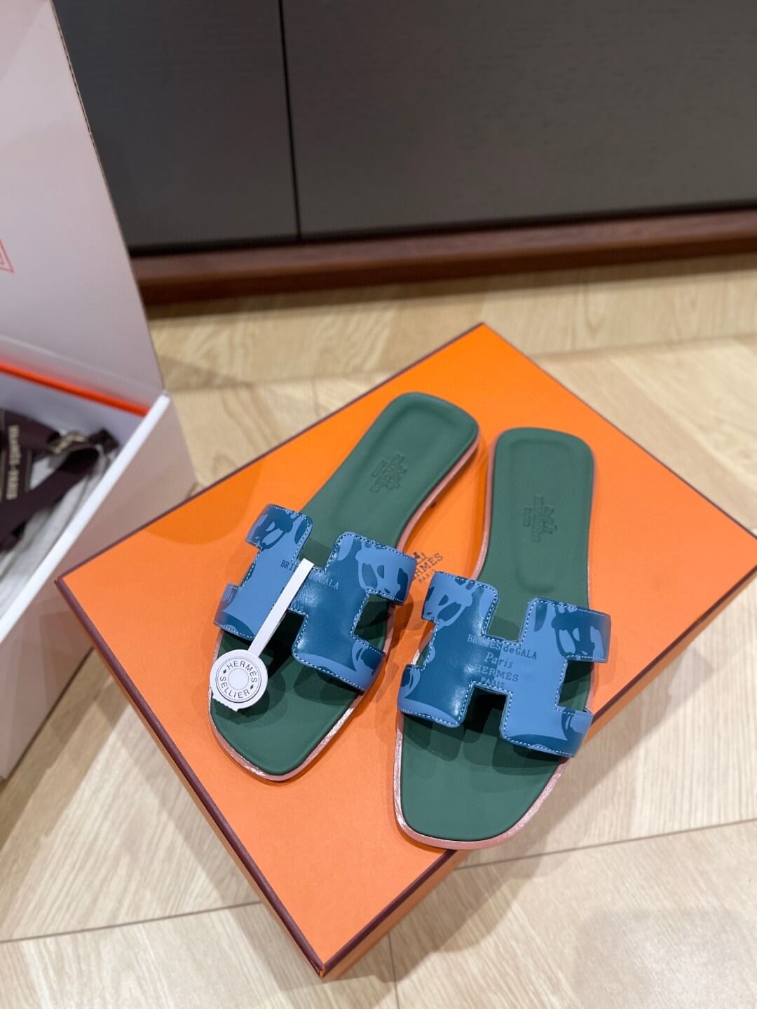 Hermes шльопанці