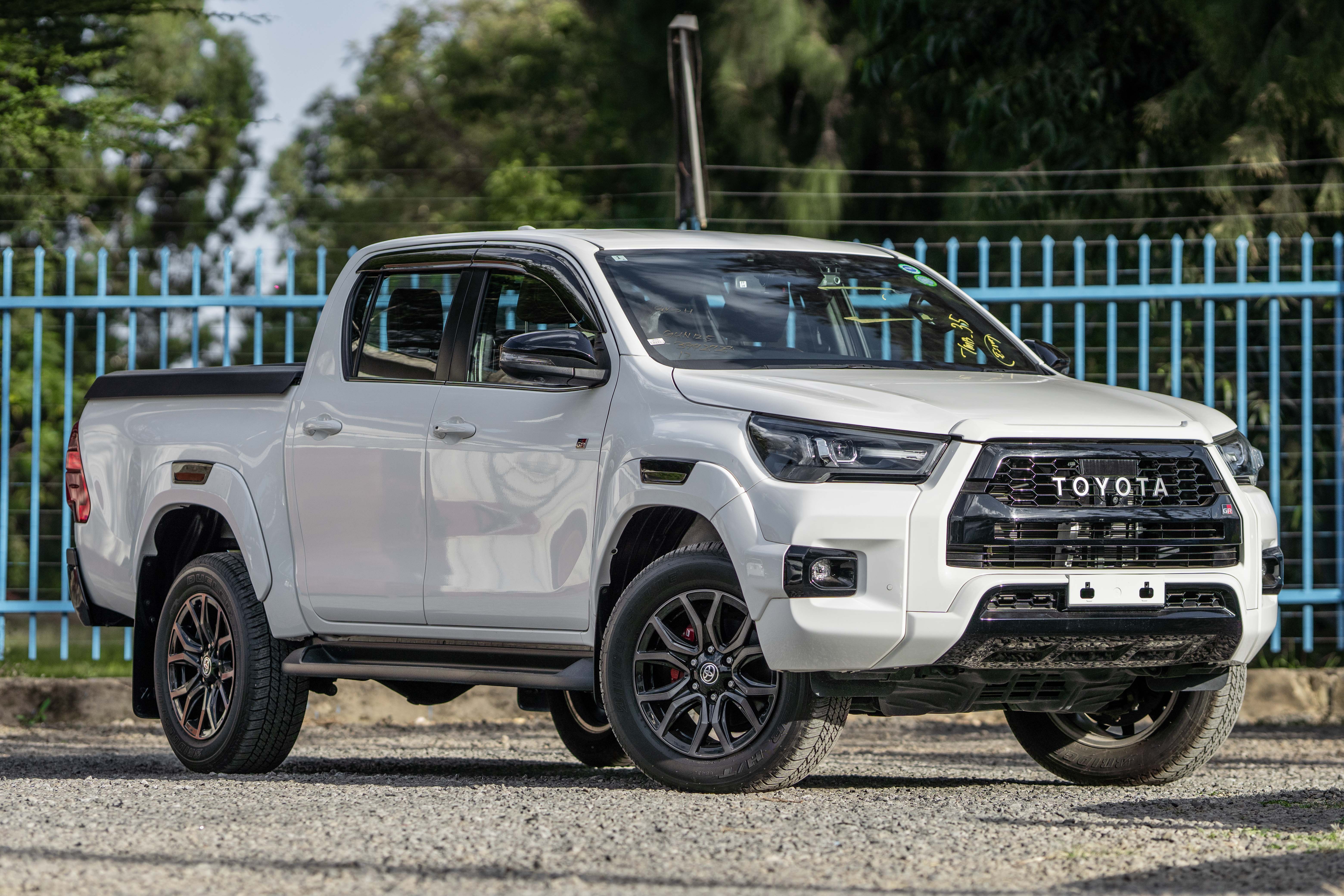 TOYOTA HILUX GR 